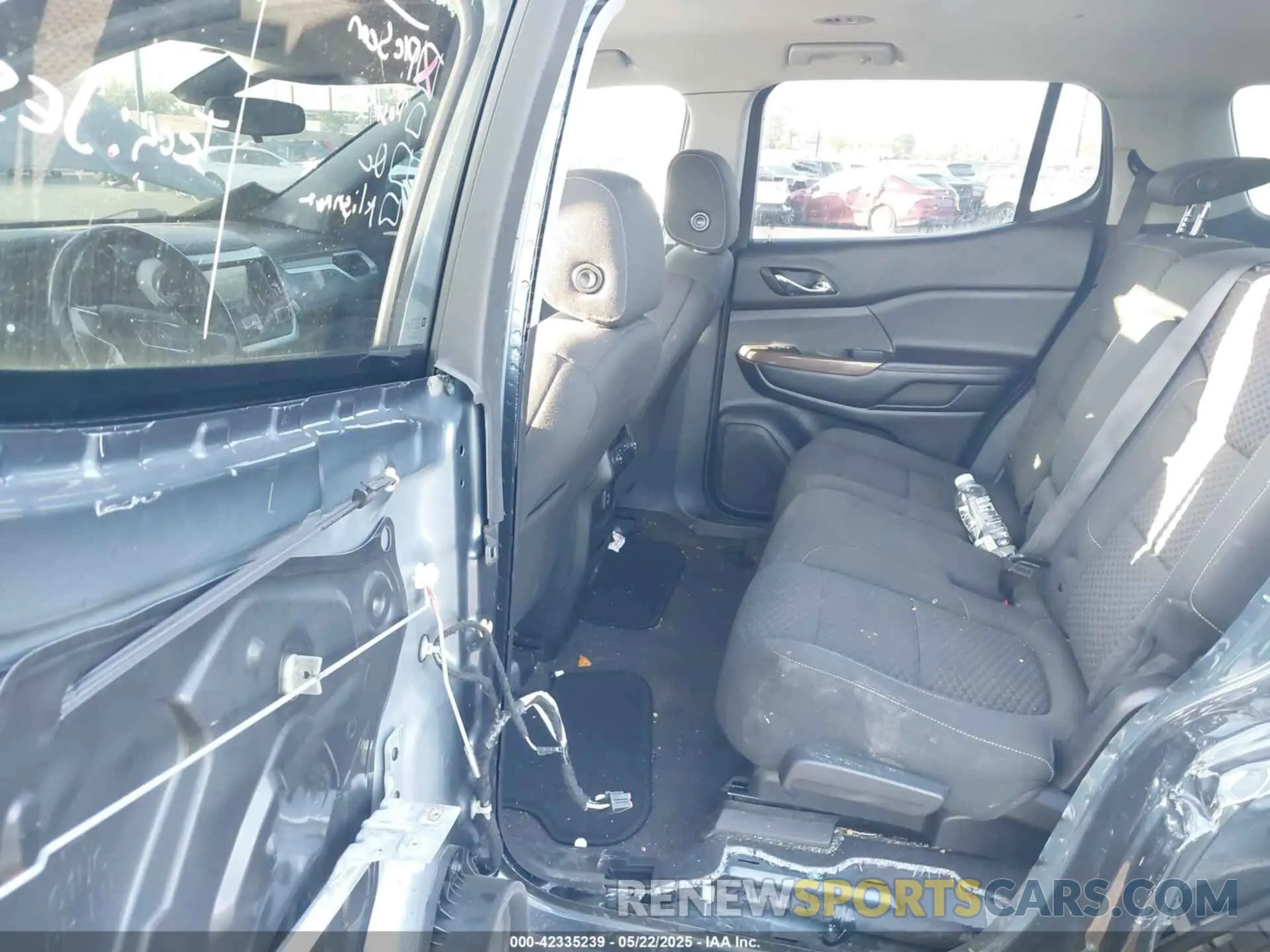 8 Photograph of a damaged car 1GKKNKLA8KZ279520 GMC ACADIA 2019