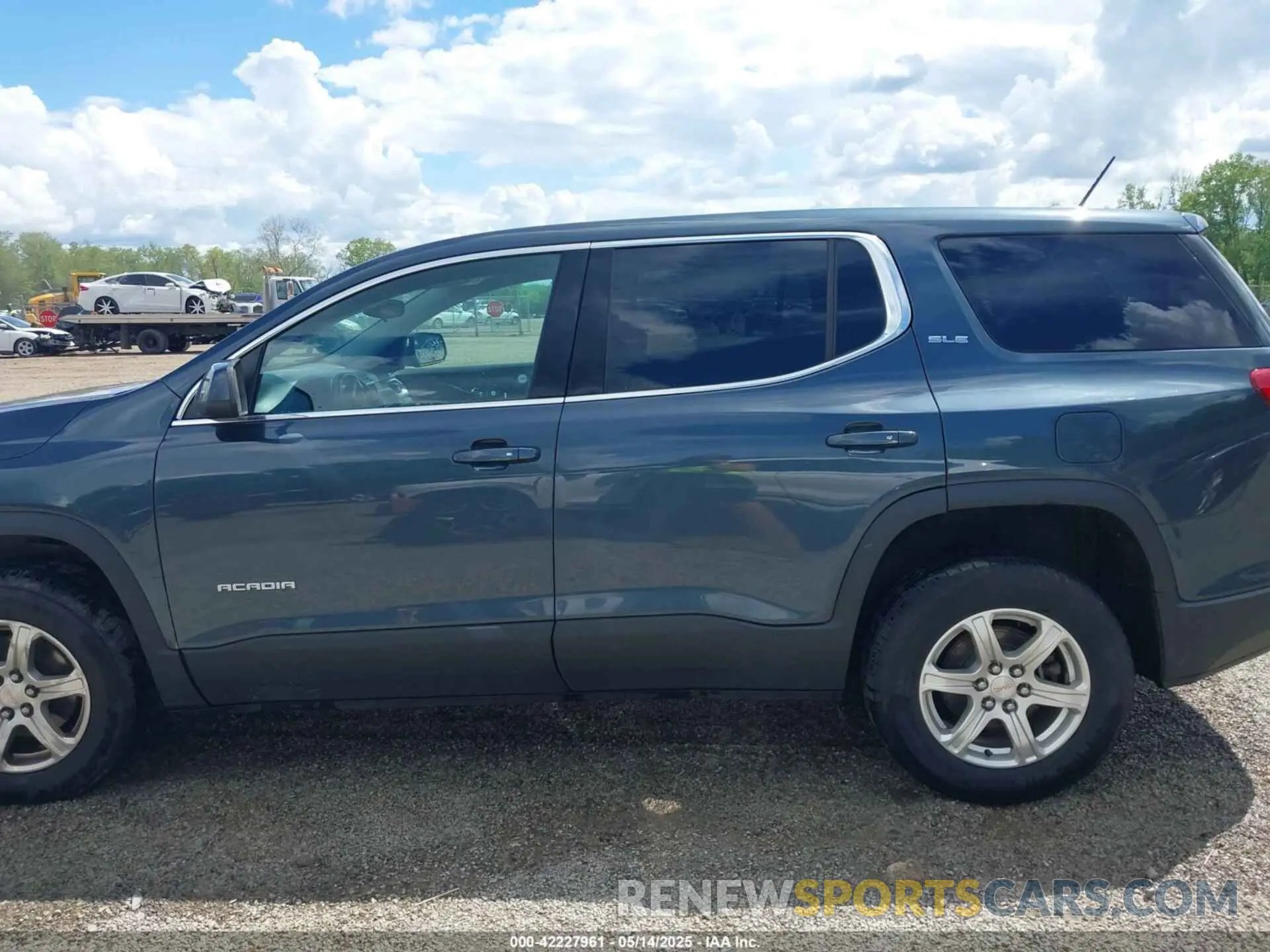 14 Photograph of a damaged car 1GKKNKLA8KZ298939 GMC ACADIA 2019