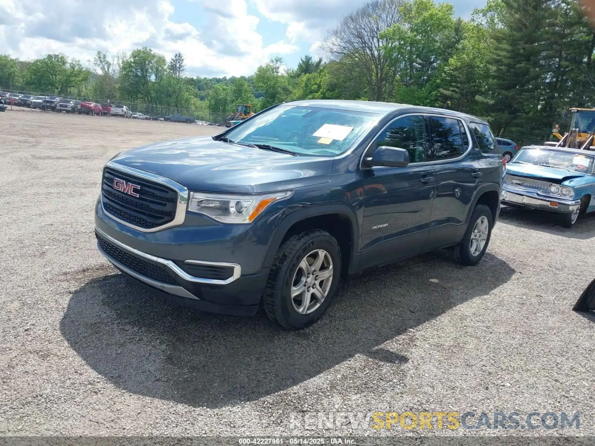 2 Photograph of a damaged car 1GKKNKLA8KZ298939 GMC ACADIA 2019