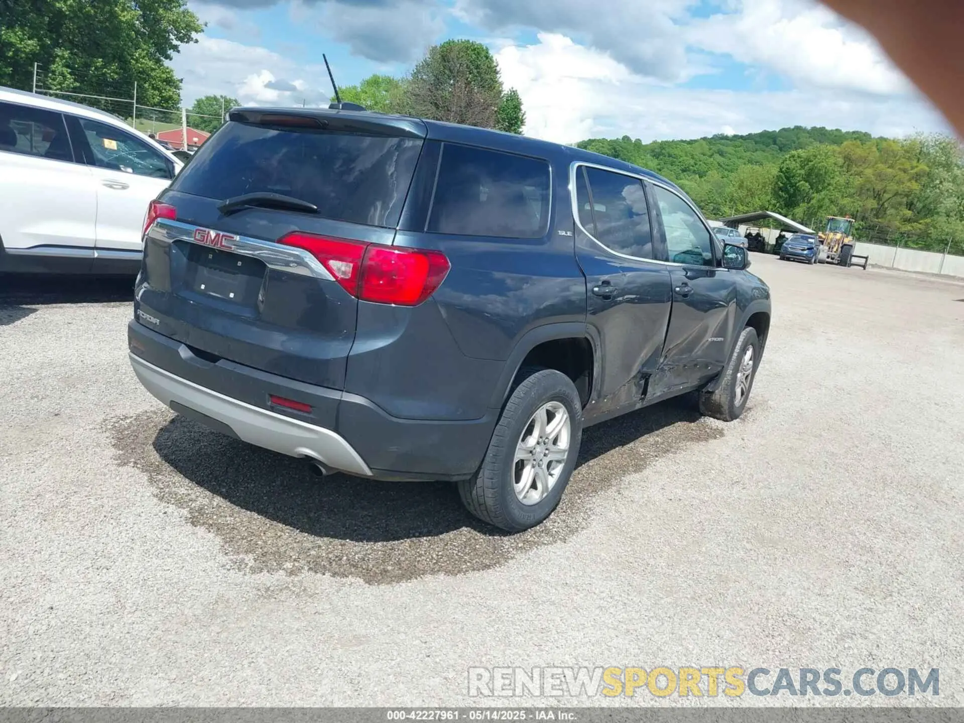 4 Photograph of a damaged car 1GKKNKLA8KZ298939 GMC ACADIA 2019