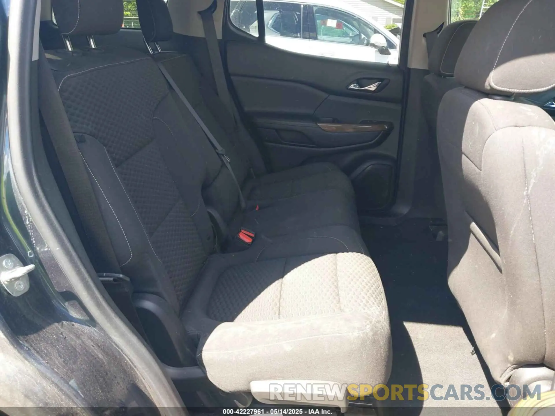 8 Photograph of a damaged car 1GKKNKLA8KZ298939 GMC ACADIA 2019