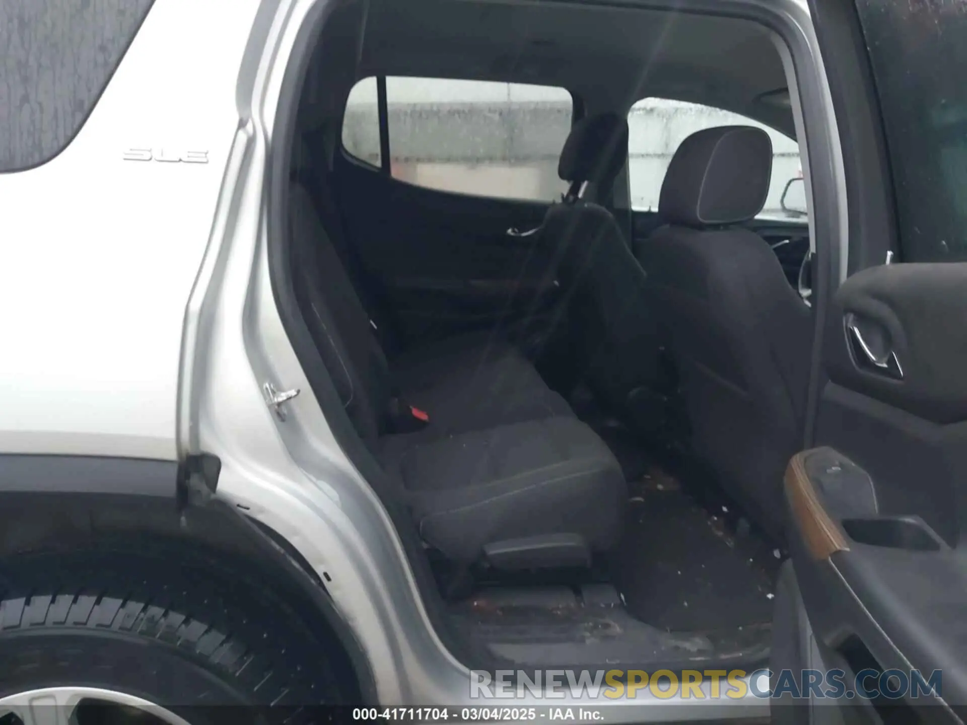 8 Photograph of a damaged car 1GKKNKLA9KZ105777 GMC ACADIA 2019