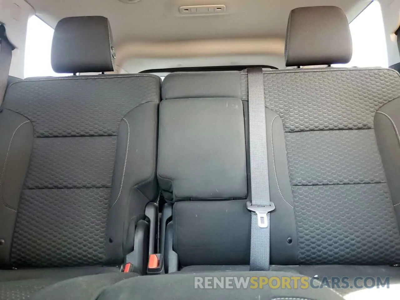 10 Photograph of a damaged car 1GKKNKLA9KZ156017 GMC ACADIA 2019