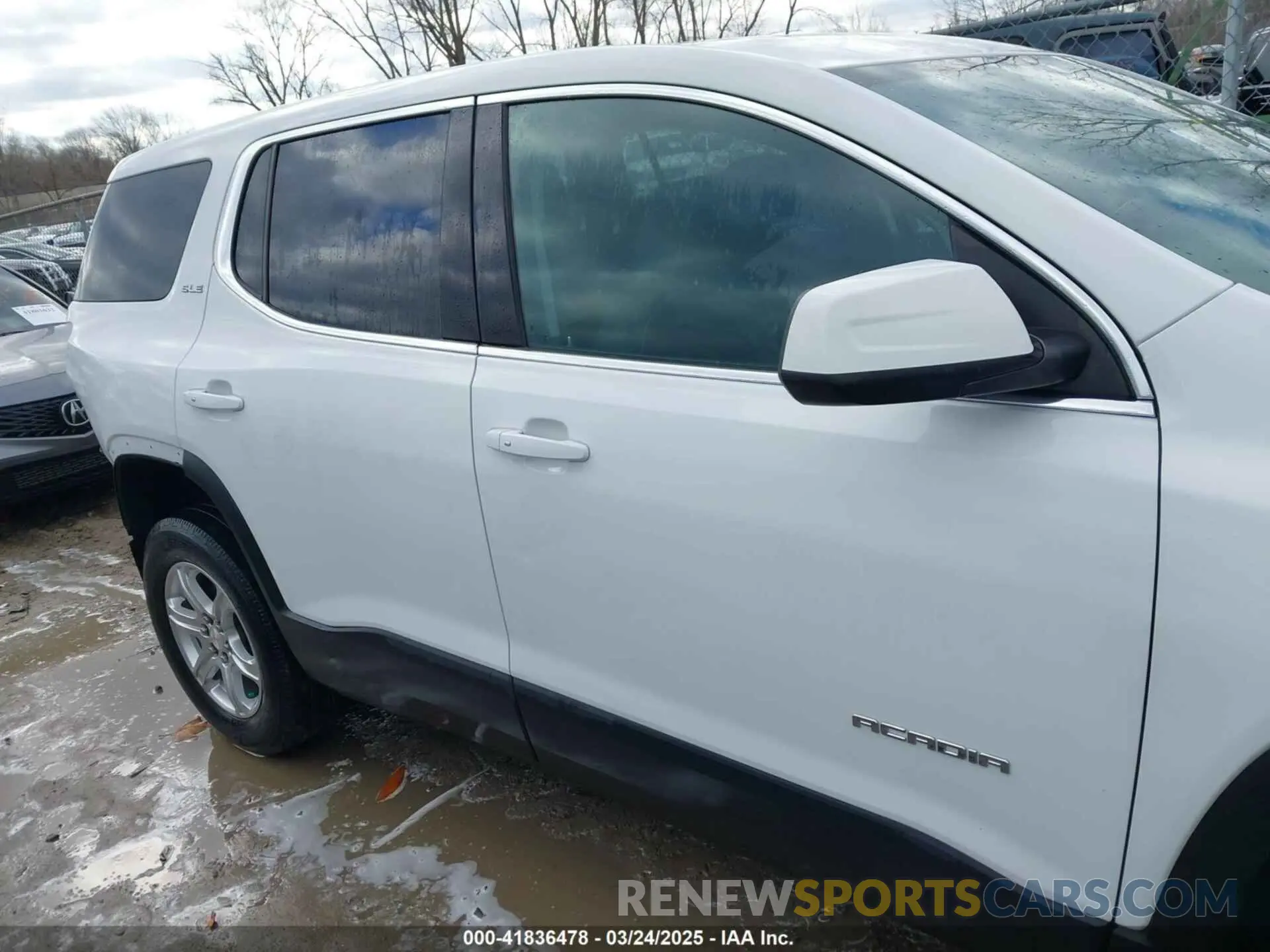 14 Photograph of a damaged car 1GKKNKLA9KZ233226 GMC ACADIA 2019