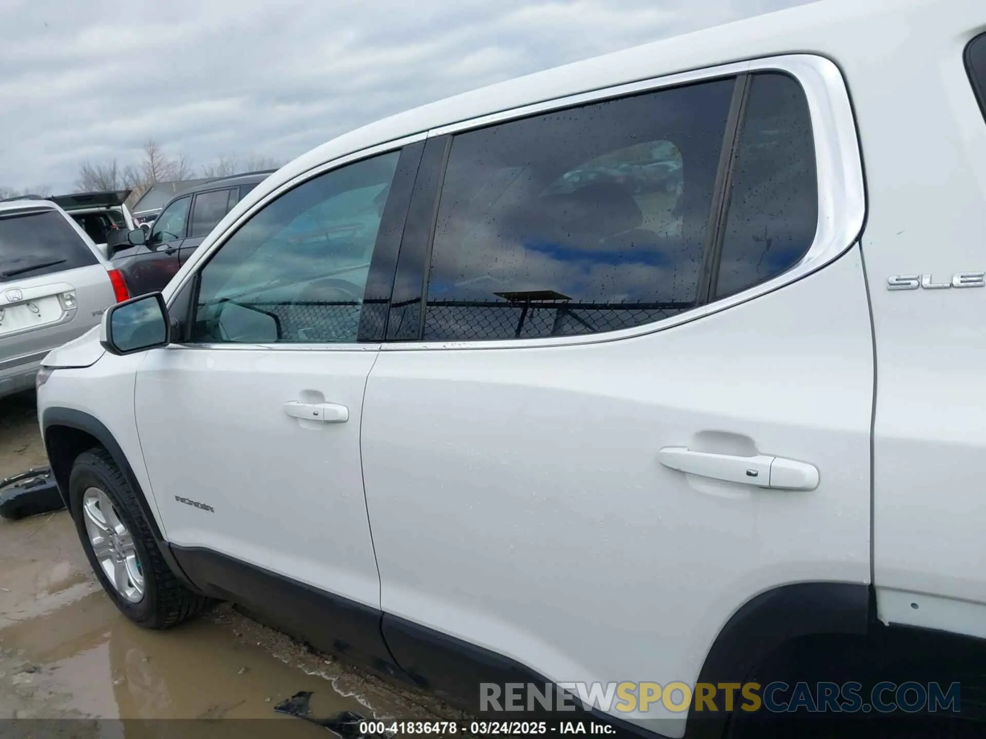 15 Photograph of a damaged car 1GKKNKLA9KZ233226 GMC ACADIA 2019