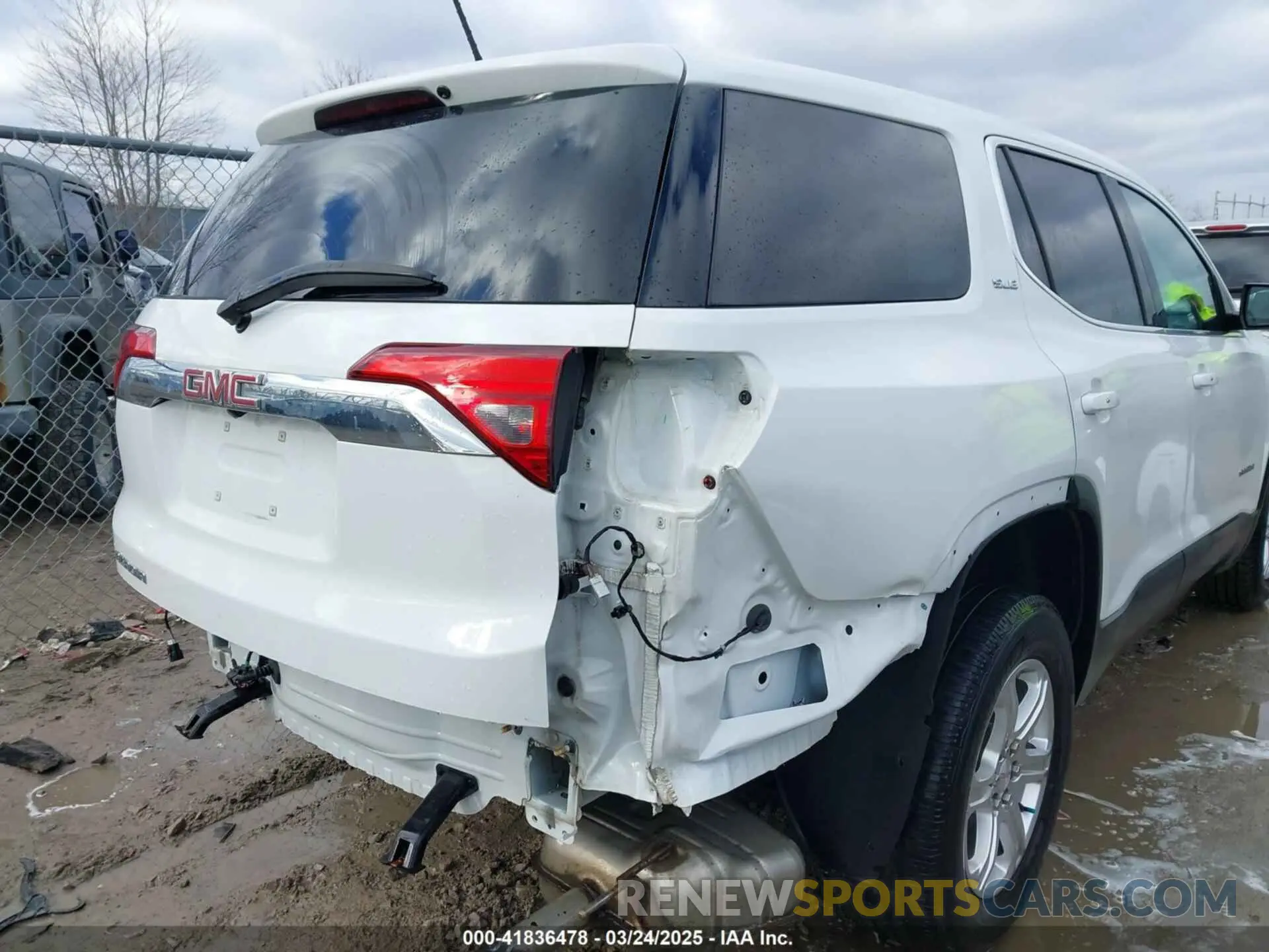 6 Photograph of a damaged car 1GKKNKLA9KZ233226 GMC ACADIA 2019