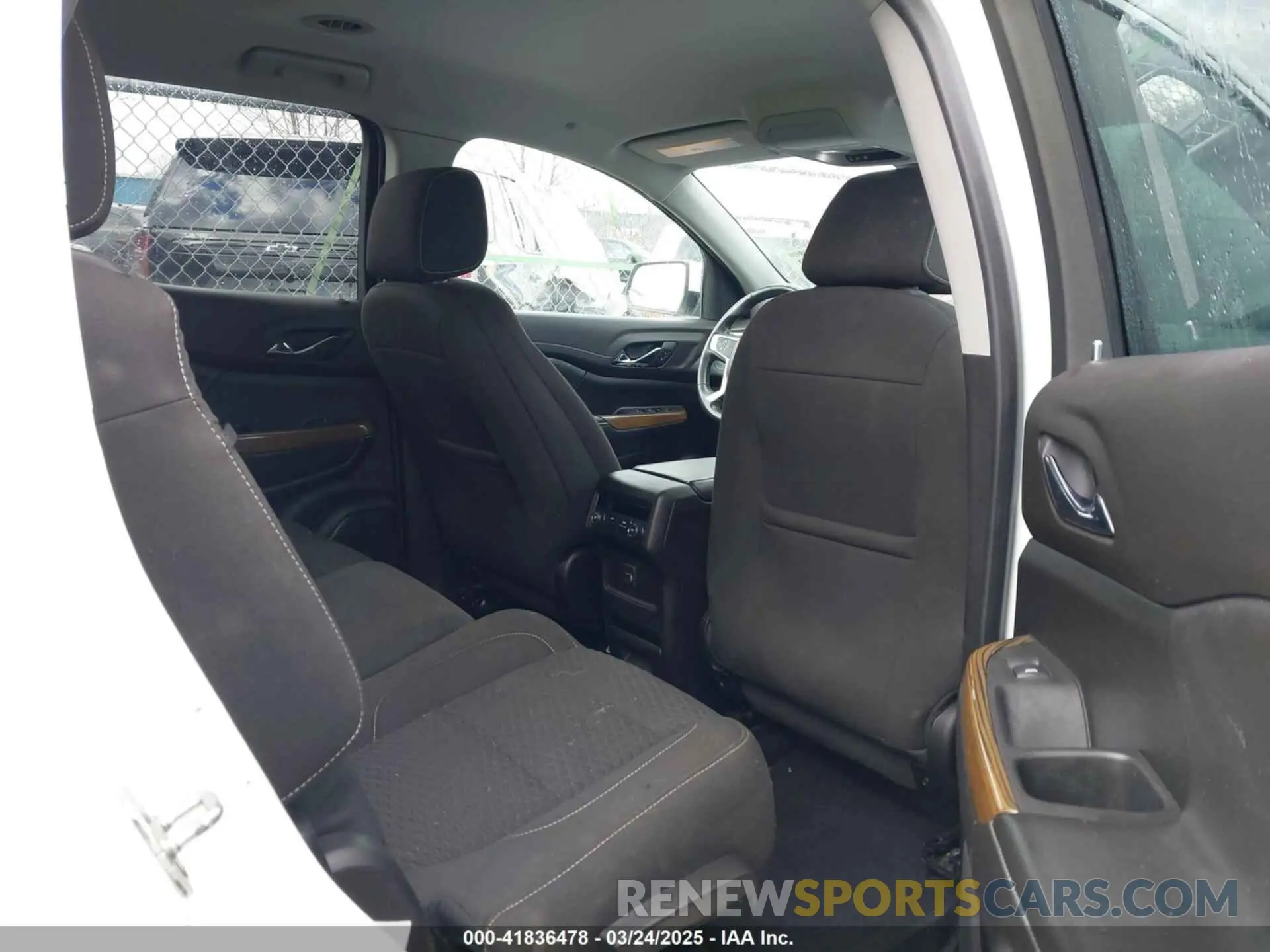 8 Photograph of a damaged car 1GKKNKLA9KZ233226 GMC ACADIA 2019