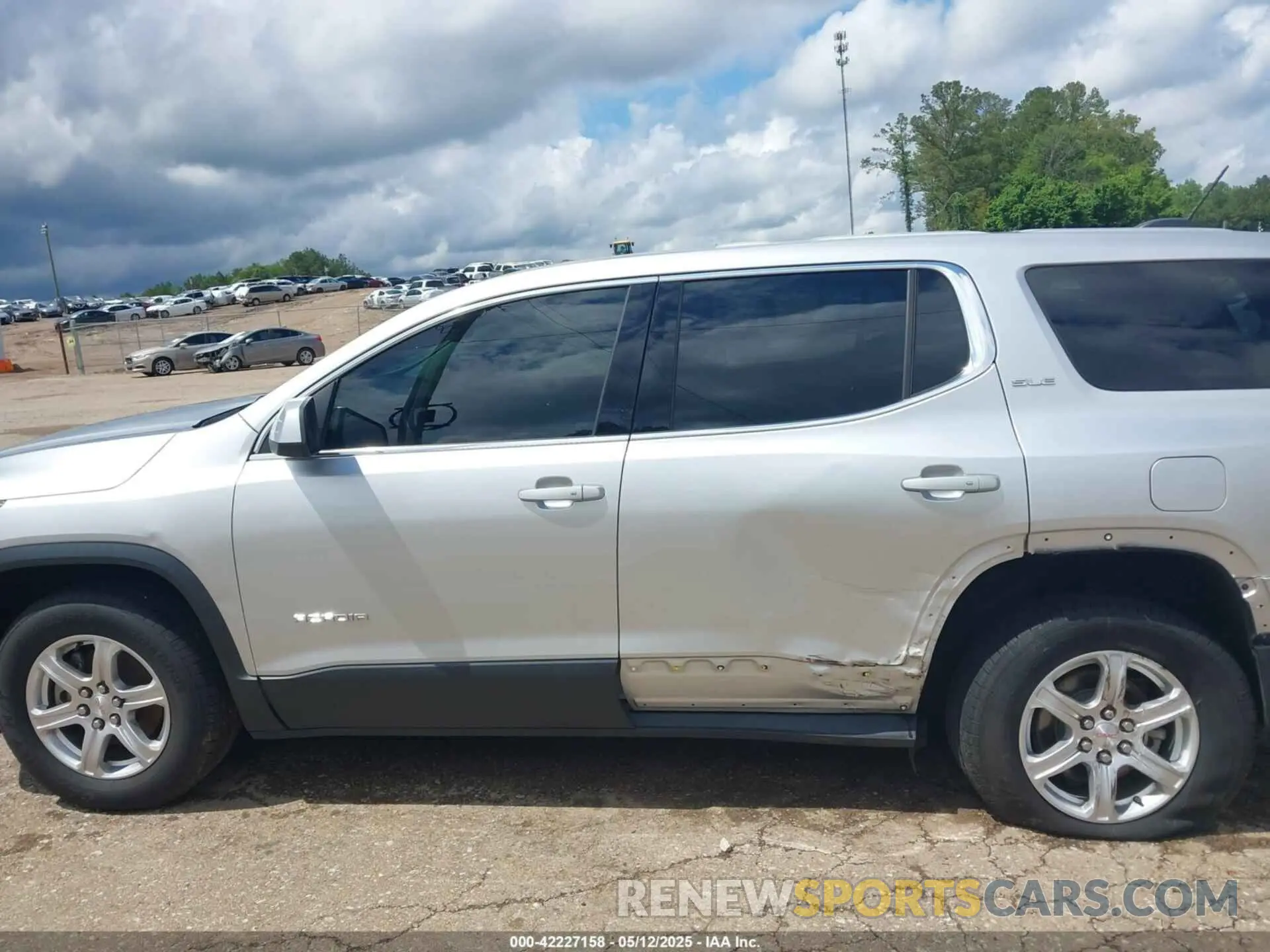 15 Photograph of a damaged car 1GKKNKLA9KZ298626 GMC ACADIA 2019