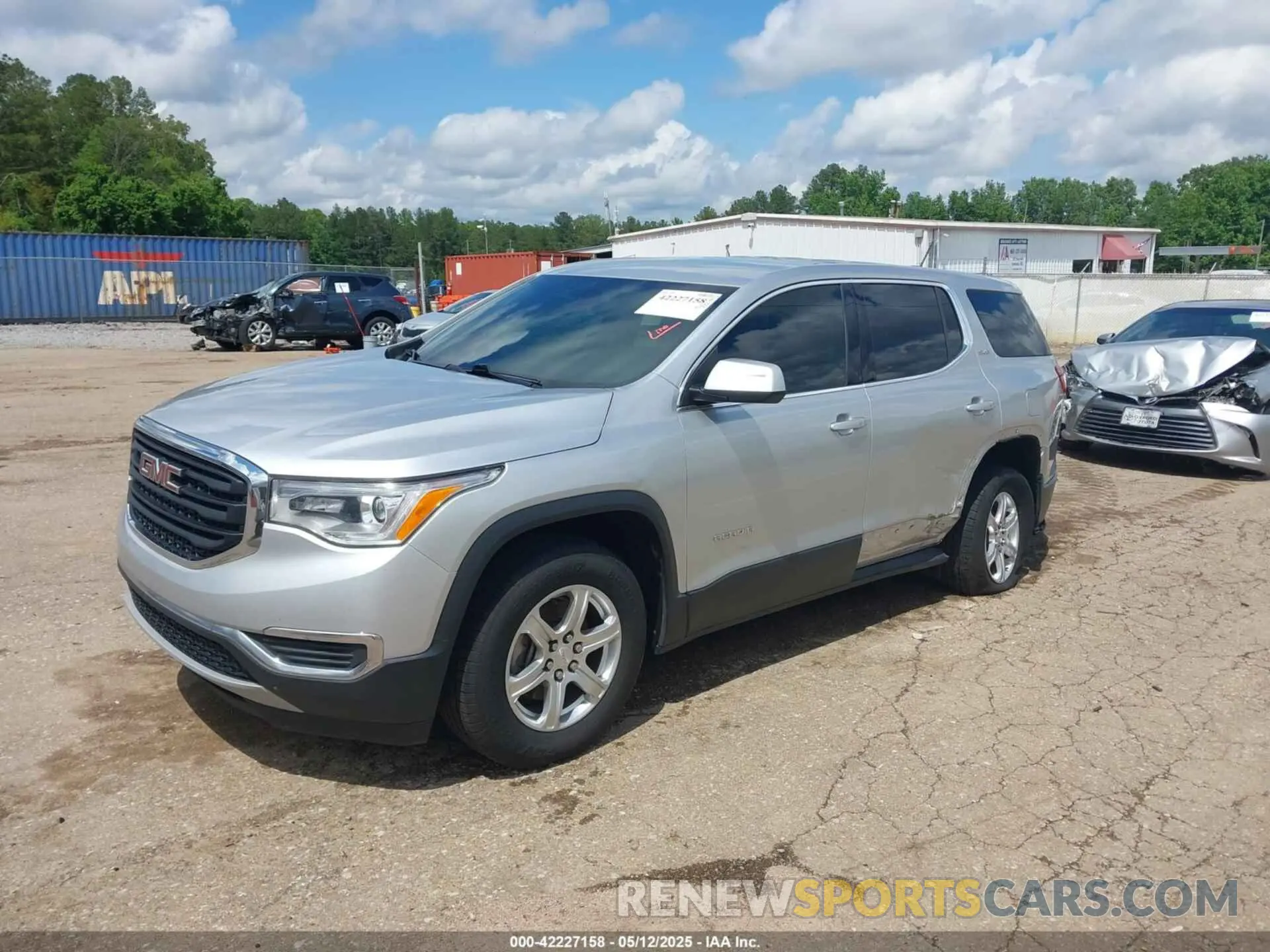 2 Photograph of a damaged car 1GKKNKLA9KZ298626 GMC ACADIA 2019