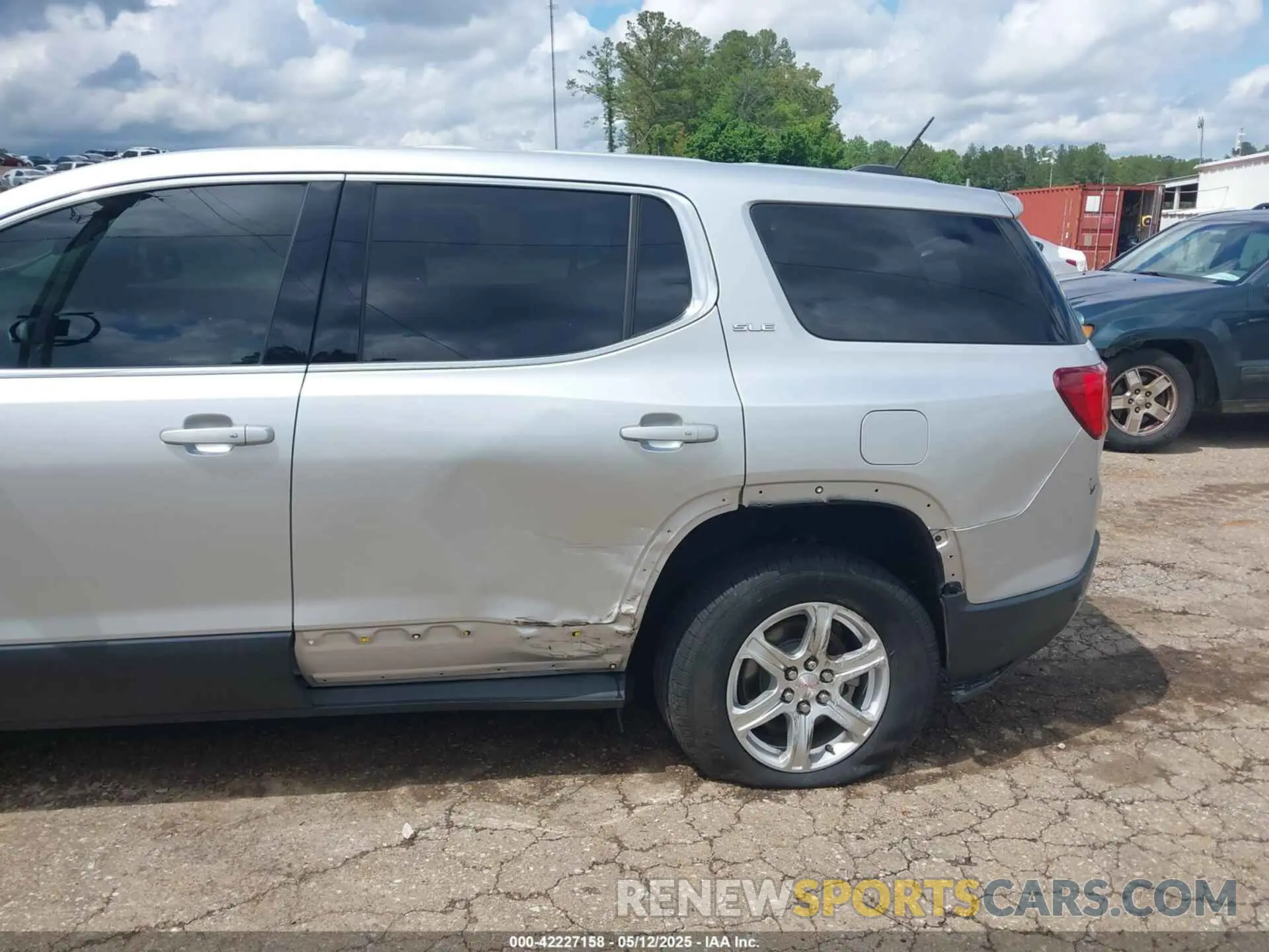 6 Photograph of a damaged car 1GKKNKLA9KZ298626 GMC ACADIA 2019
