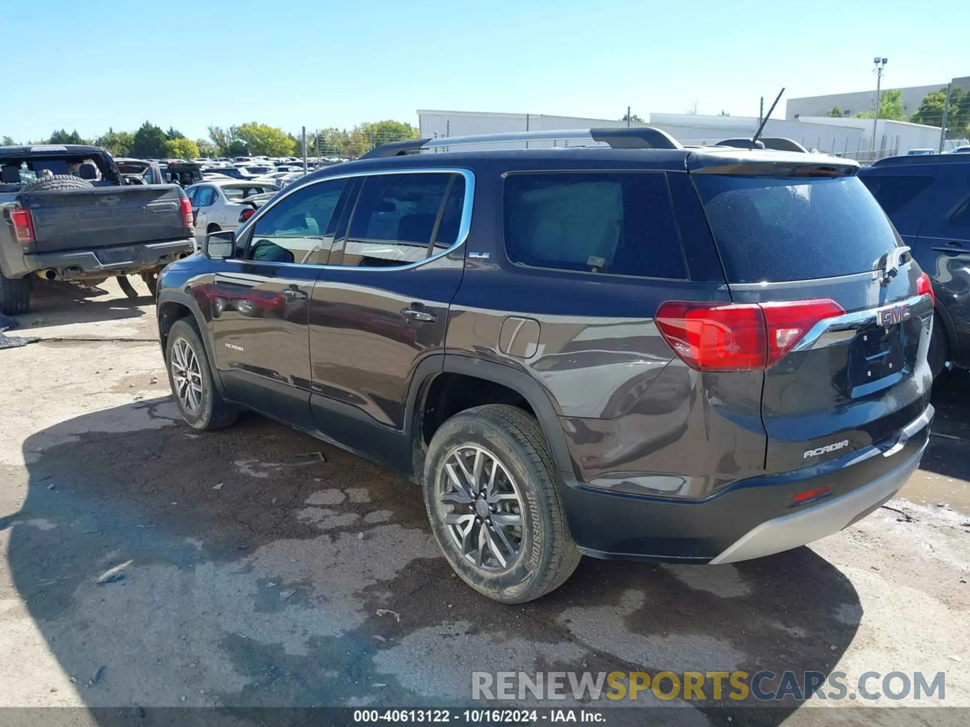 3 Photograph of a damaged car 1GKKNLLA1KZ115922 GMC ACADIA 2019