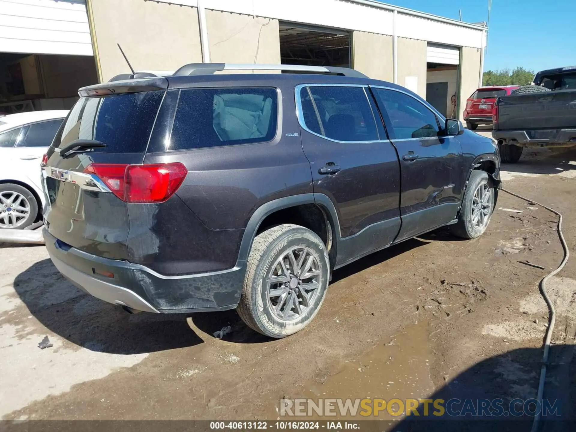 4 Photograph of a damaged car 1GKKNLLA1KZ115922 GMC ACADIA 2019