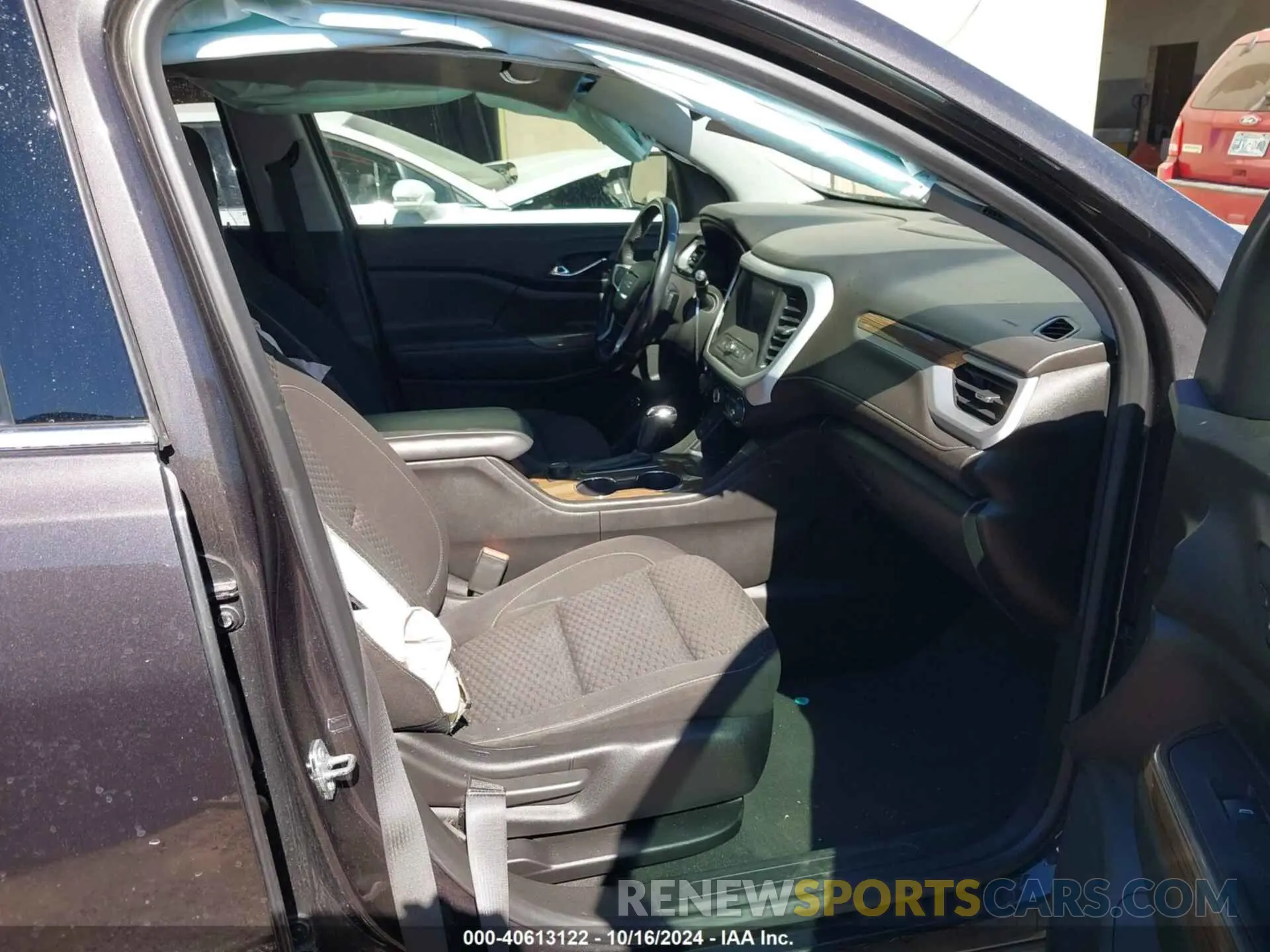 5 Photograph of a damaged car 1GKKNLLA1KZ115922 GMC ACADIA 2019
