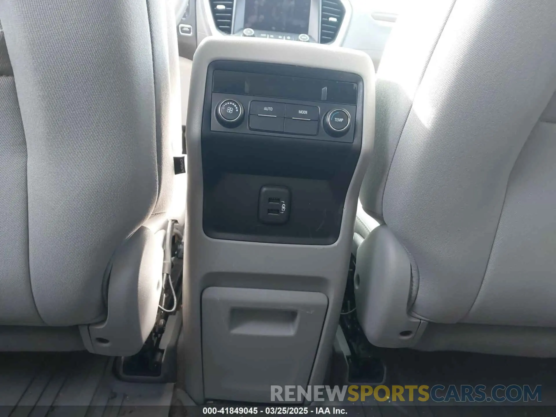 18 Photograph of a damaged car 1GKKNLLA1KZ196517 GMC ACADIA 2019