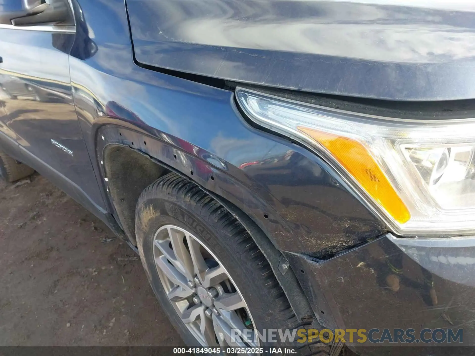 21 Photograph of a damaged car 1GKKNLLA1KZ196517 GMC ACADIA 2019