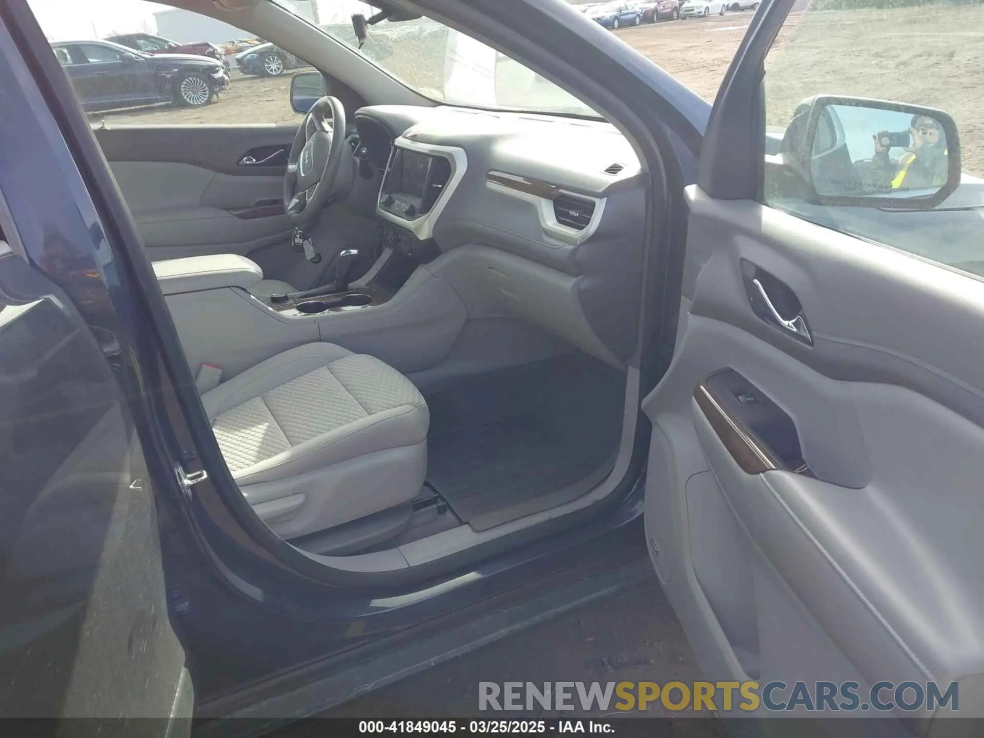 5 Photograph of a damaged car 1GKKNLLA1KZ196517 GMC ACADIA 2019