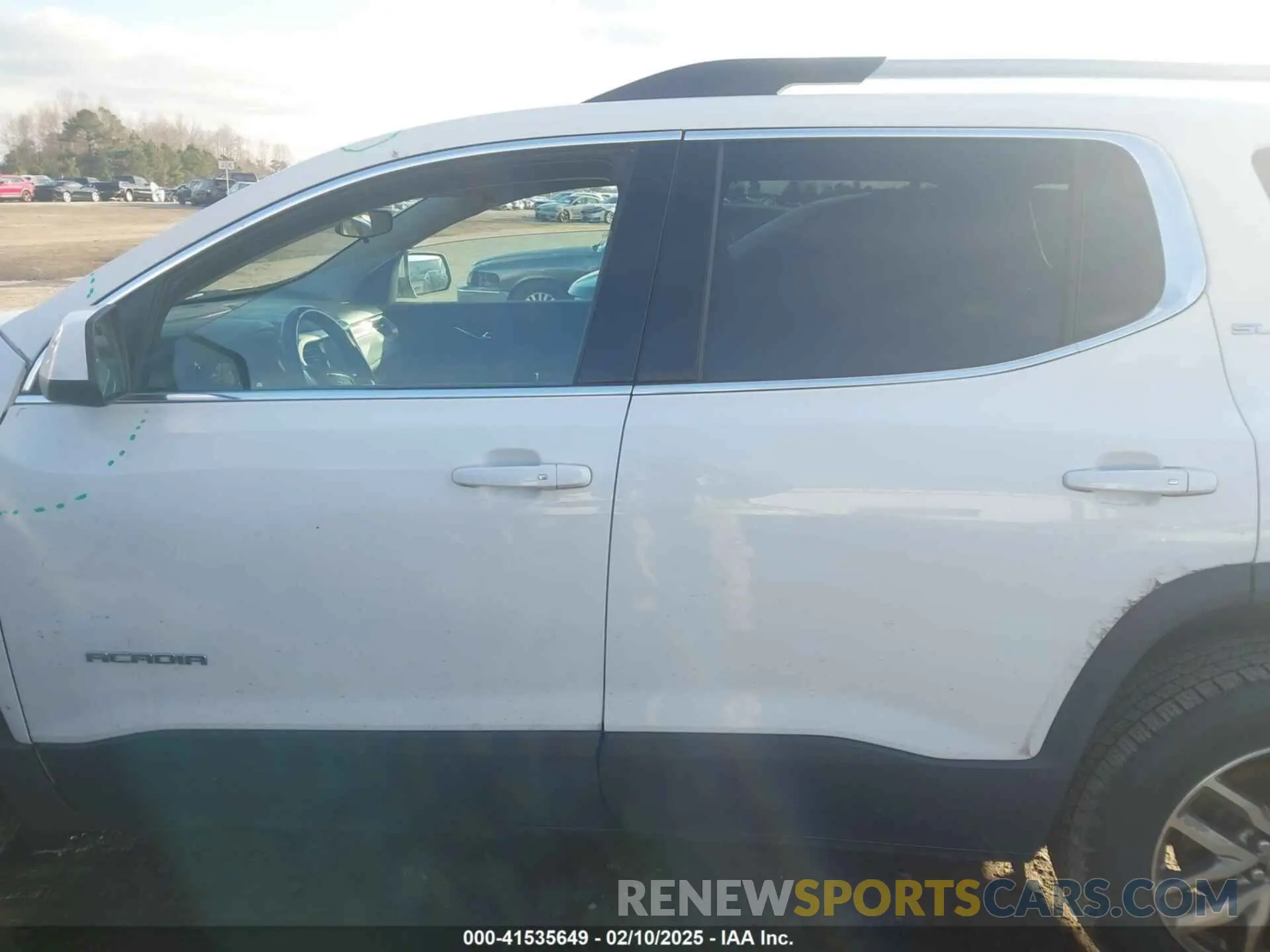 14 Photograph of a damaged car 1GKKNLLA1KZ263424 GMC ACADIA 2019