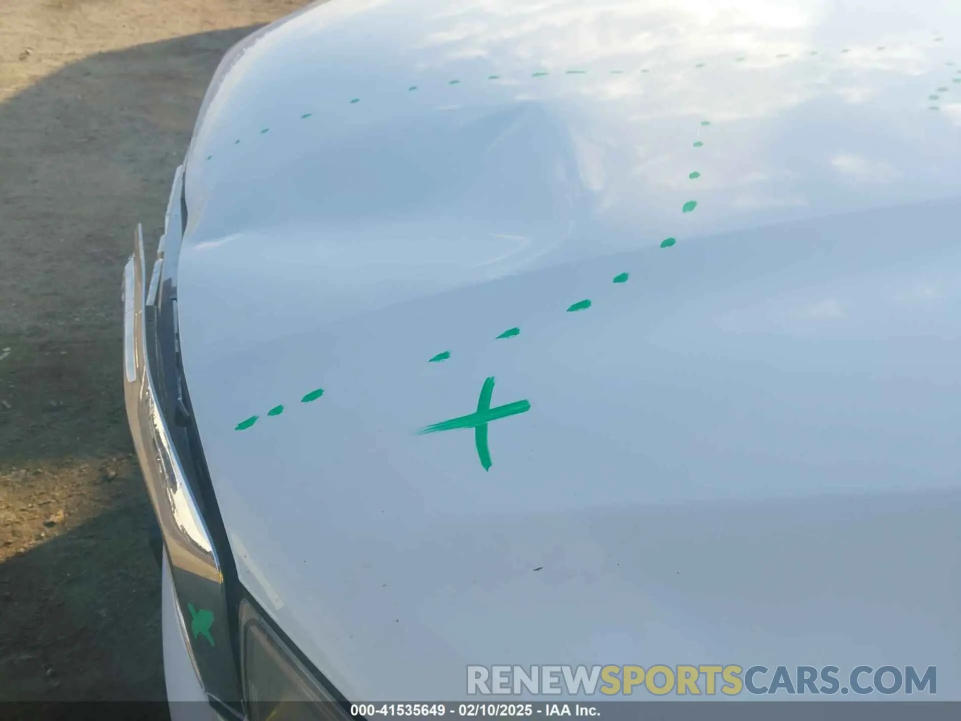 17 Photograph of a damaged car 1GKKNLLA1KZ263424 GMC ACADIA 2019