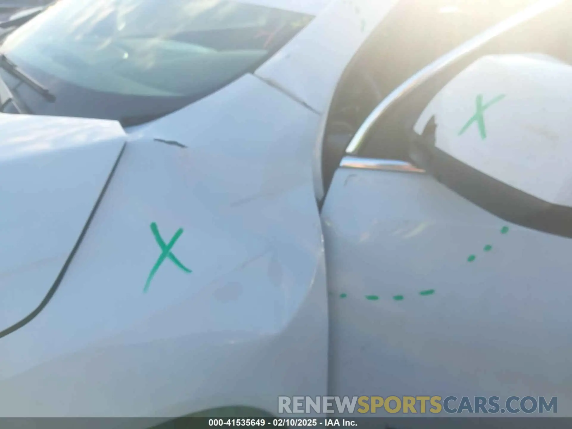 18 Photograph of a damaged car 1GKKNLLA1KZ263424 GMC ACADIA 2019