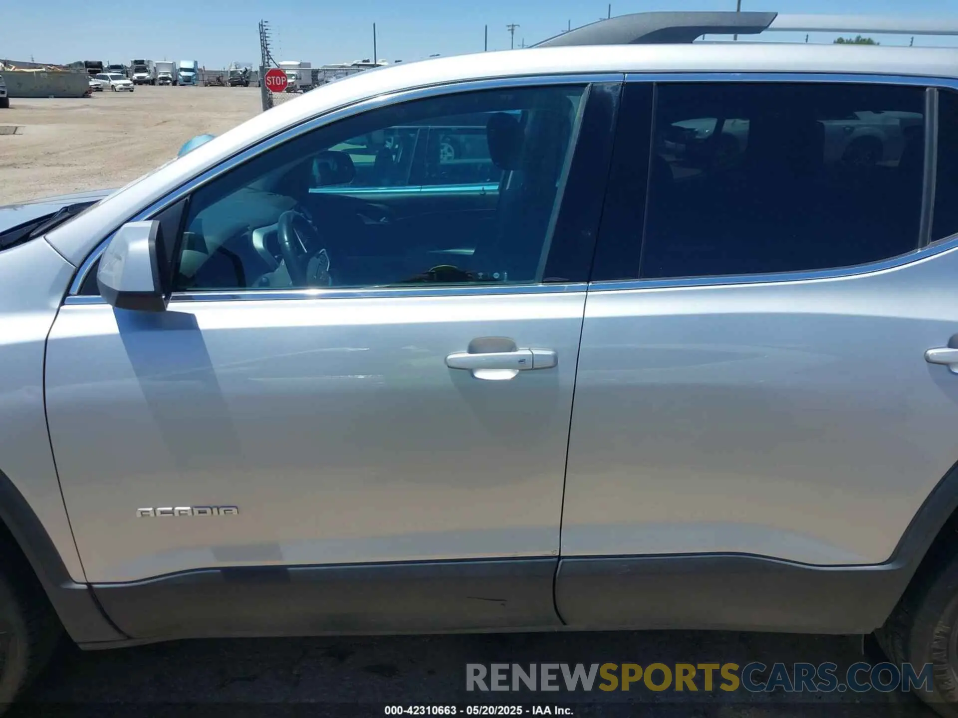 14 Photograph of a damaged car 1GKKNLLA1KZ269417 GMC ACADIA 2019