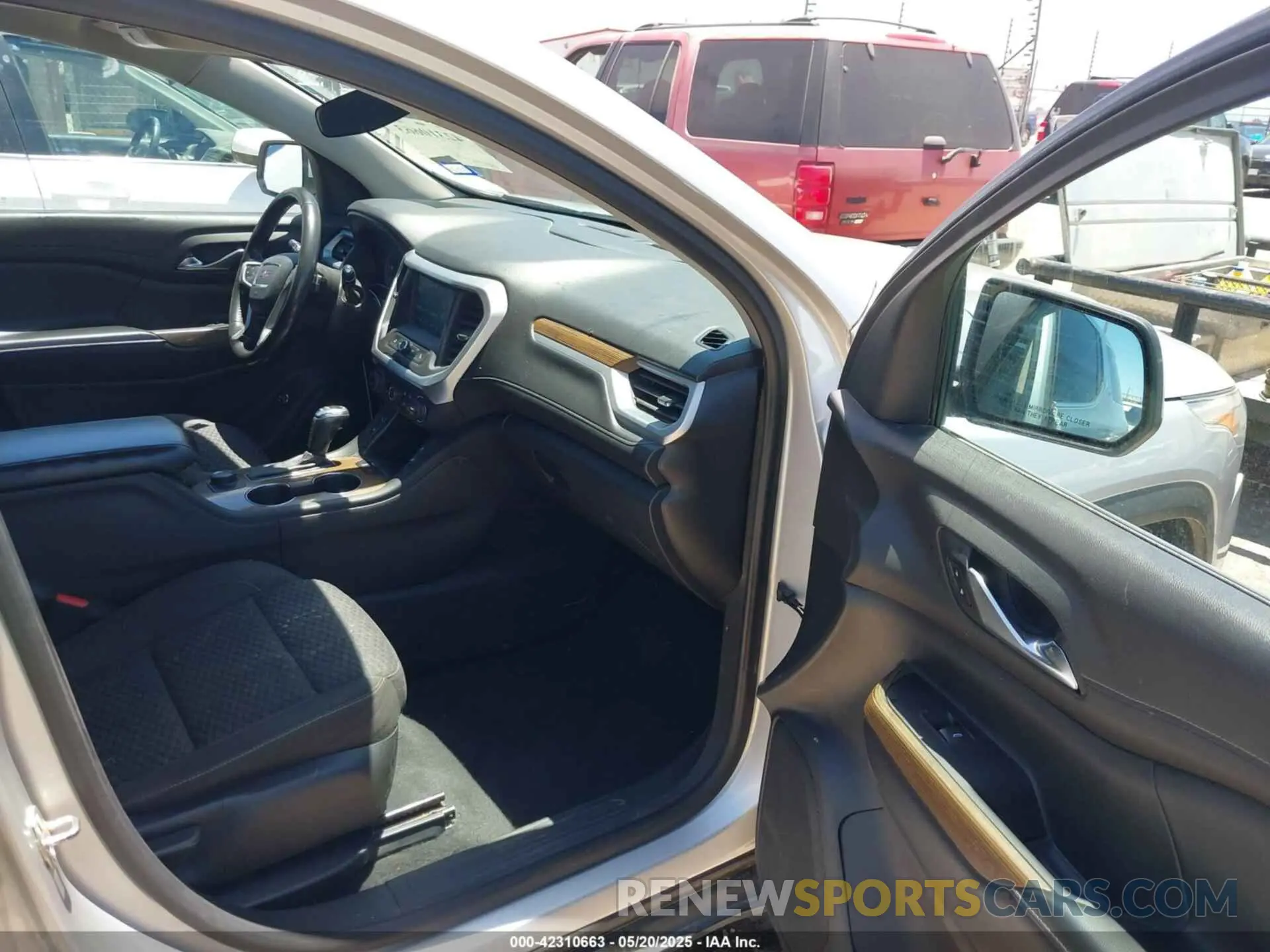 5 Photograph of a damaged car 1GKKNLLA1KZ269417 GMC ACADIA 2019
