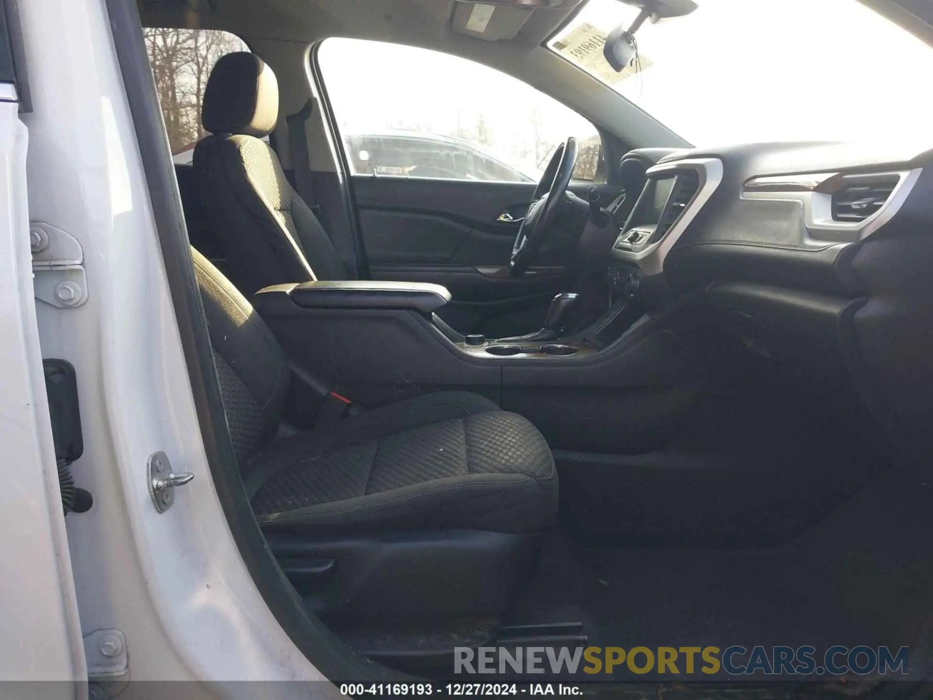 5 Photograph of a damaged car 1GKKNLLA1KZ279896 GMC ACADIA 2019