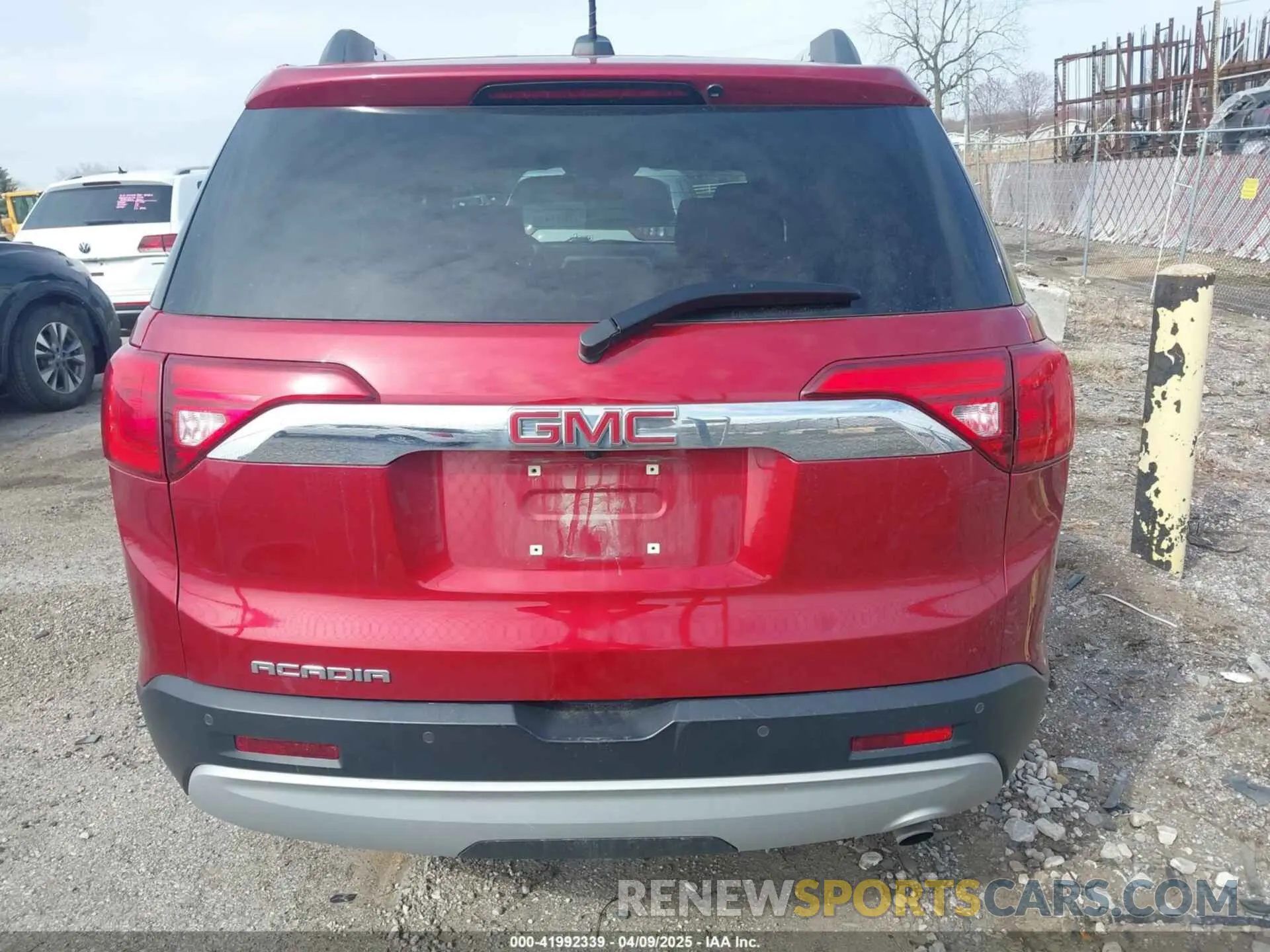 17 Photograph of a damaged car 1GKKNLLA4KZ250084 GMC ACADIA 2019