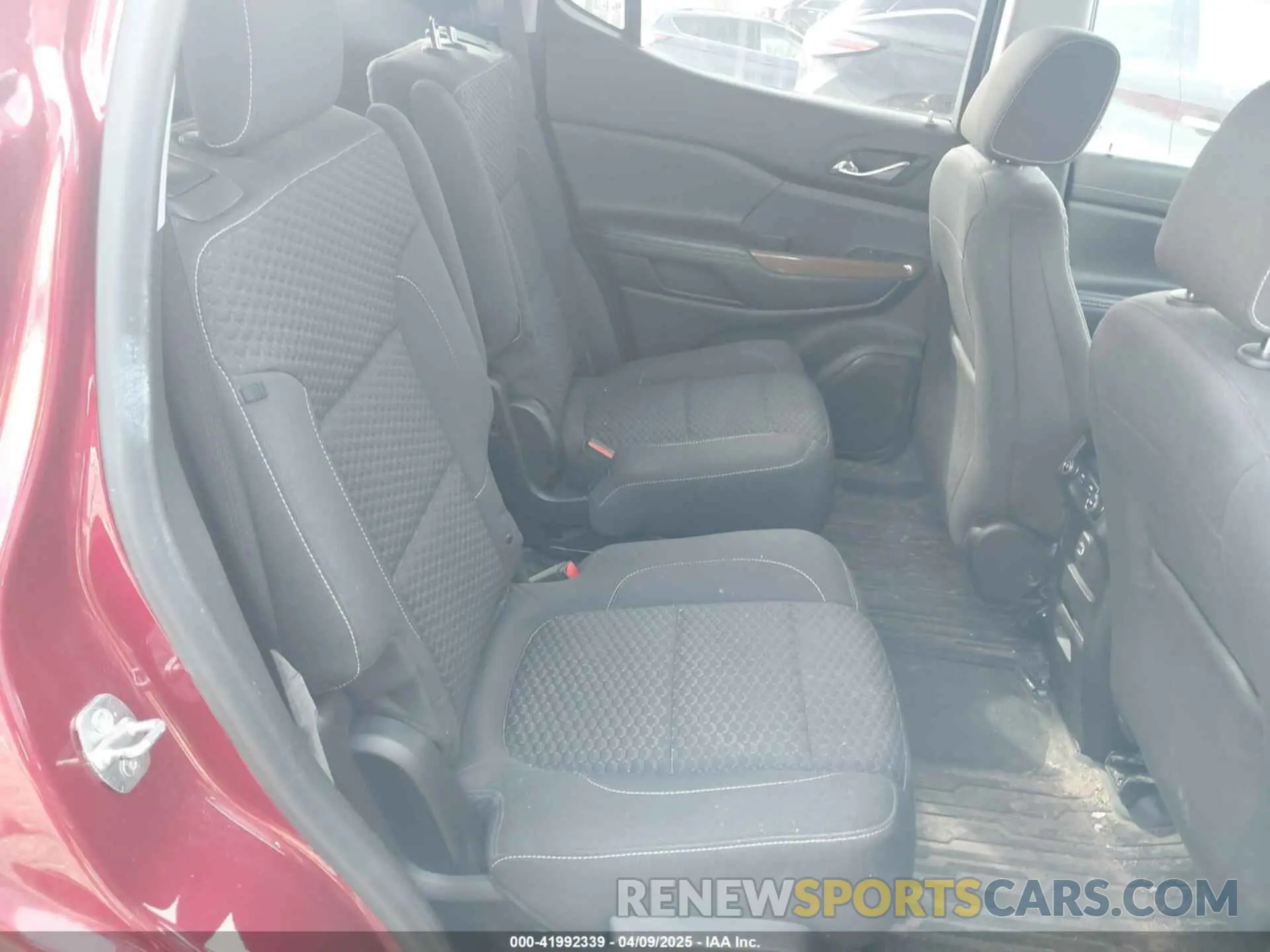 8 Photograph of a damaged car 1GKKNLLA4KZ250084 GMC ACADIA 2019