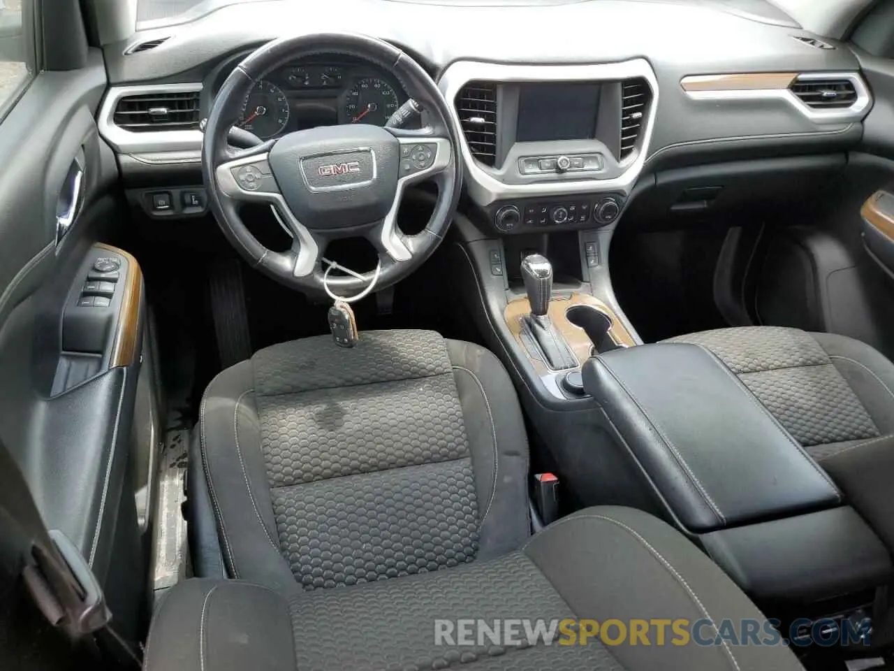 8 Photograph of a damaged car 1GKKNLLA5KZ209172 GMC ACADIA 2019