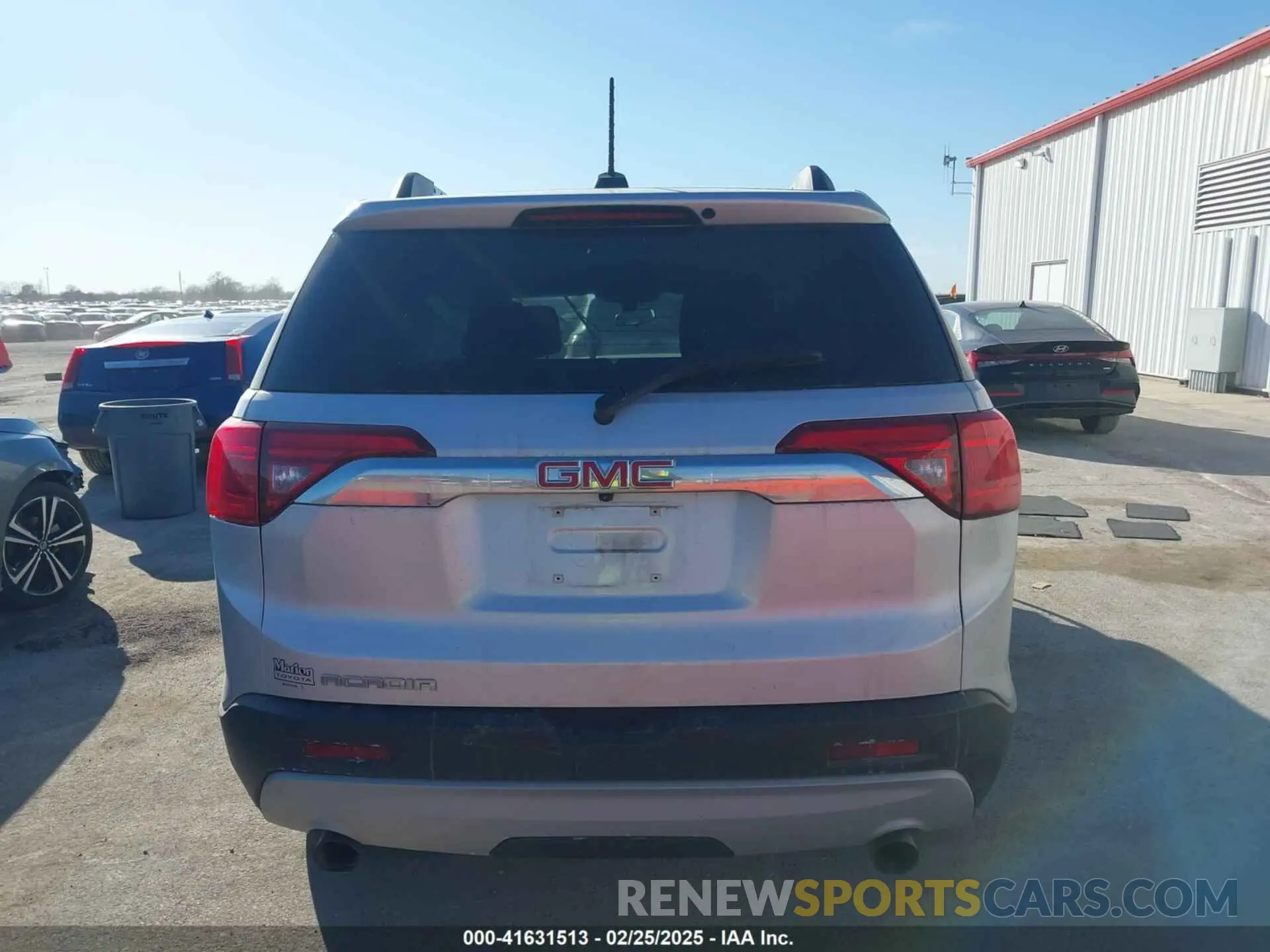 15 Photograph of a damaged car 1GKKNLLS0KZ123275 GMC ACADIA 2019