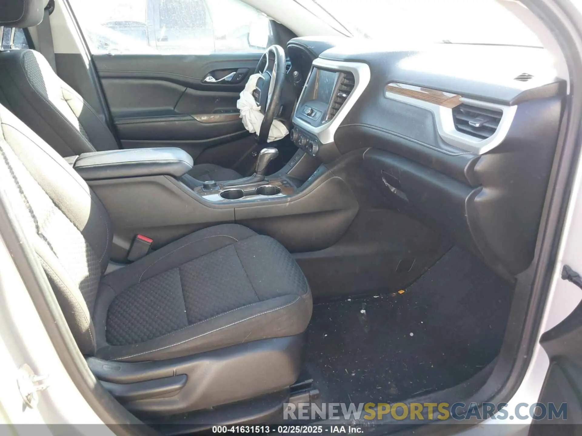 5 Photograph of a damaged car 1GKKNLLS0KZ123275 GMC ACADIA 2019