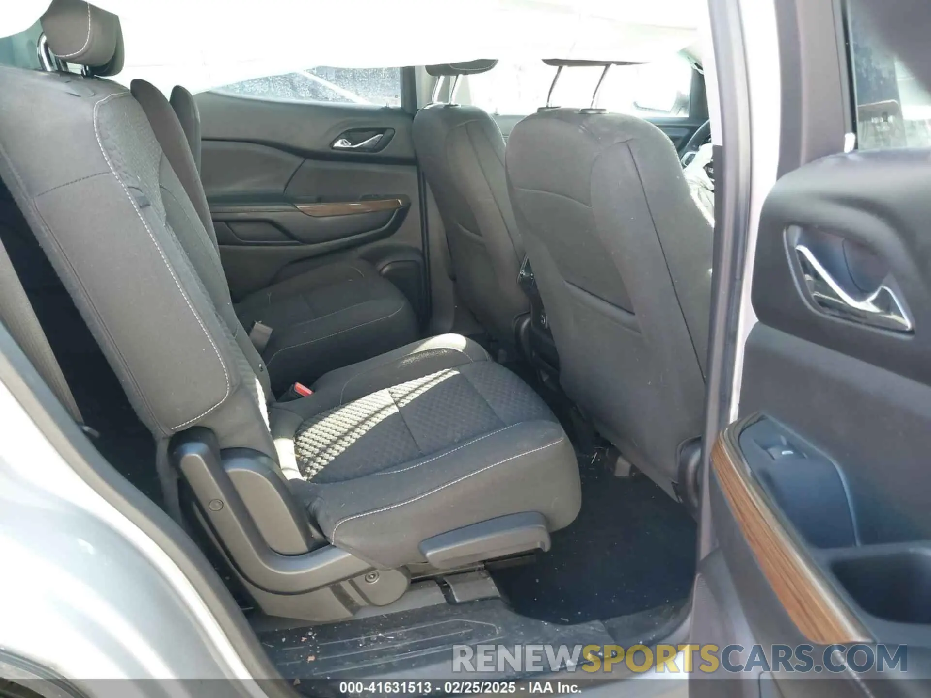 8 Photograph of a damaged car 1GKKNLLS0KZ123275 GMC ACADIA 2019