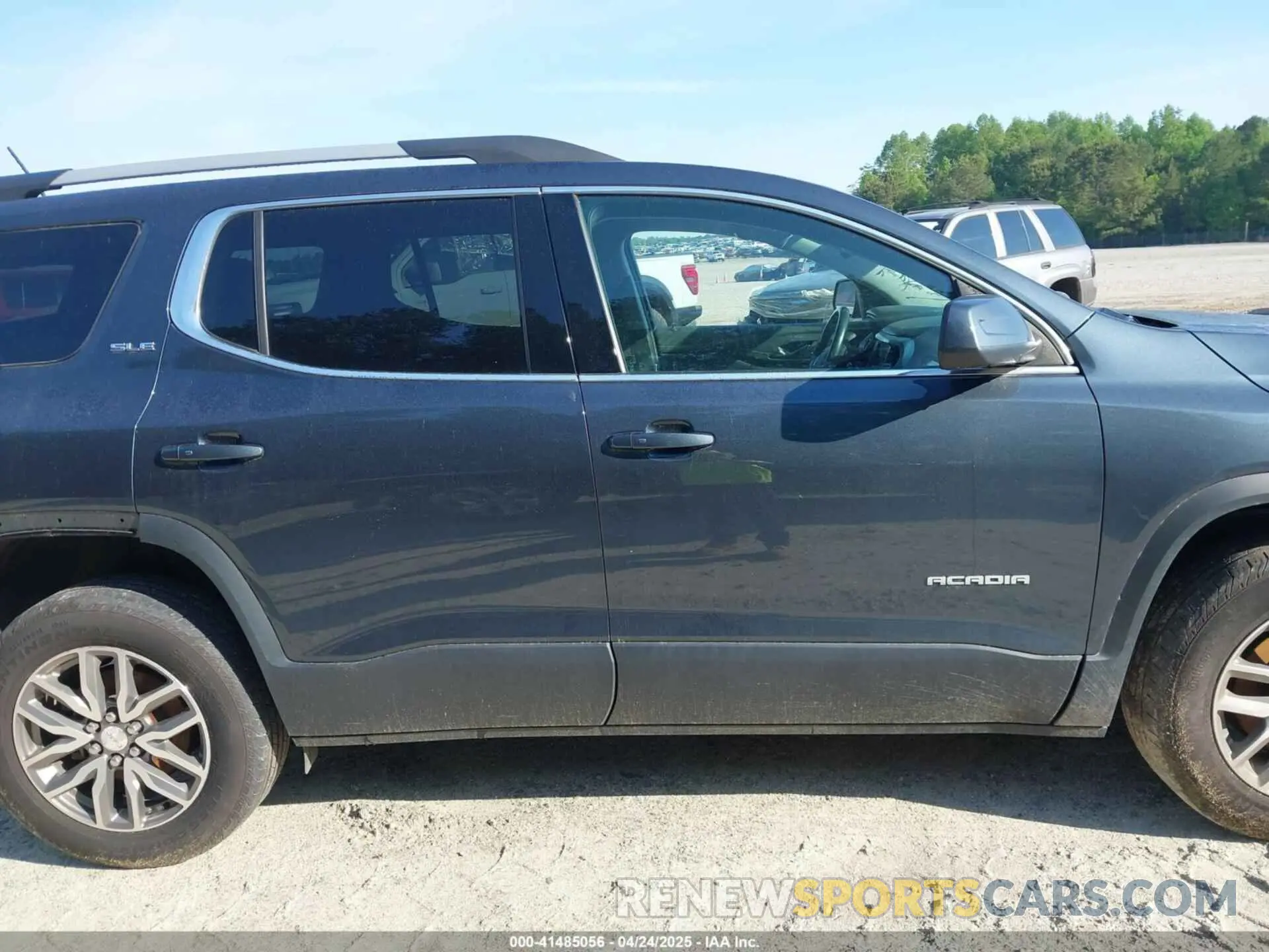 14 Photograph of a damaged car 1GKKNLLS2KZ276174 GMC ACADIA 2019