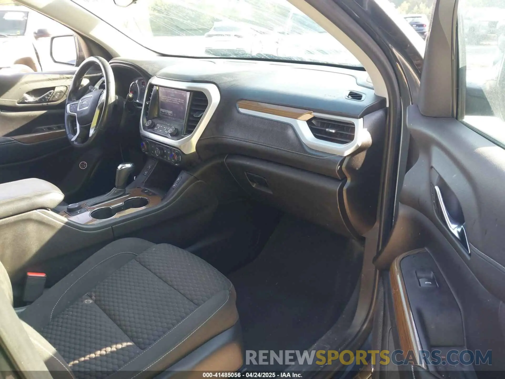 5 Photograph of a damaged car 1GKKNLLS2KZ276174 GMC ACADIA 2019