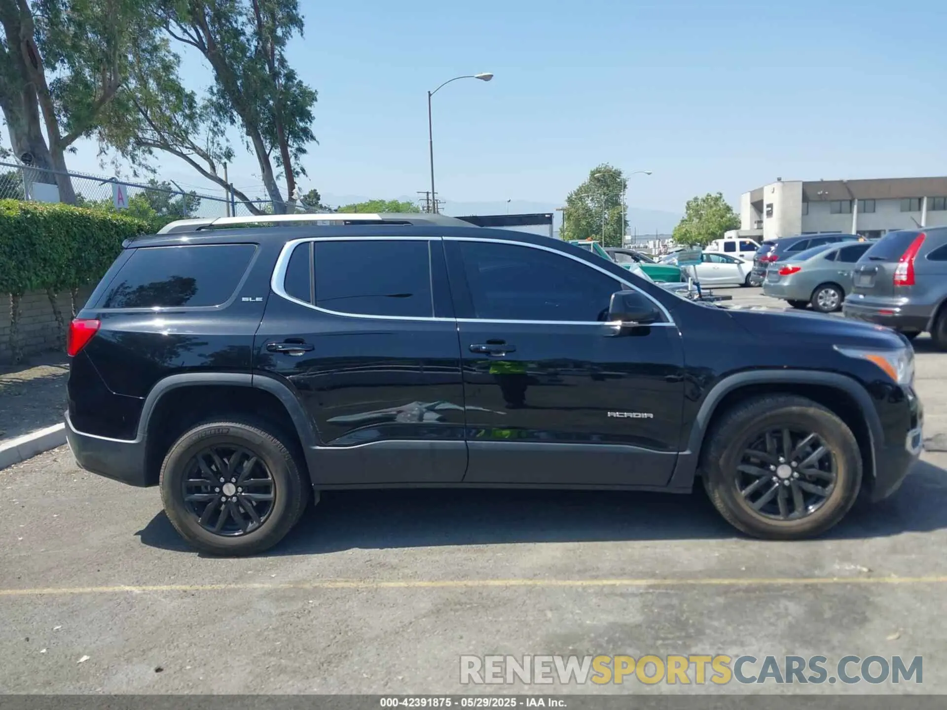 13 Photograph of a damaged car 1GKKNLLS3KZ238890 GMC ACADIA 2019