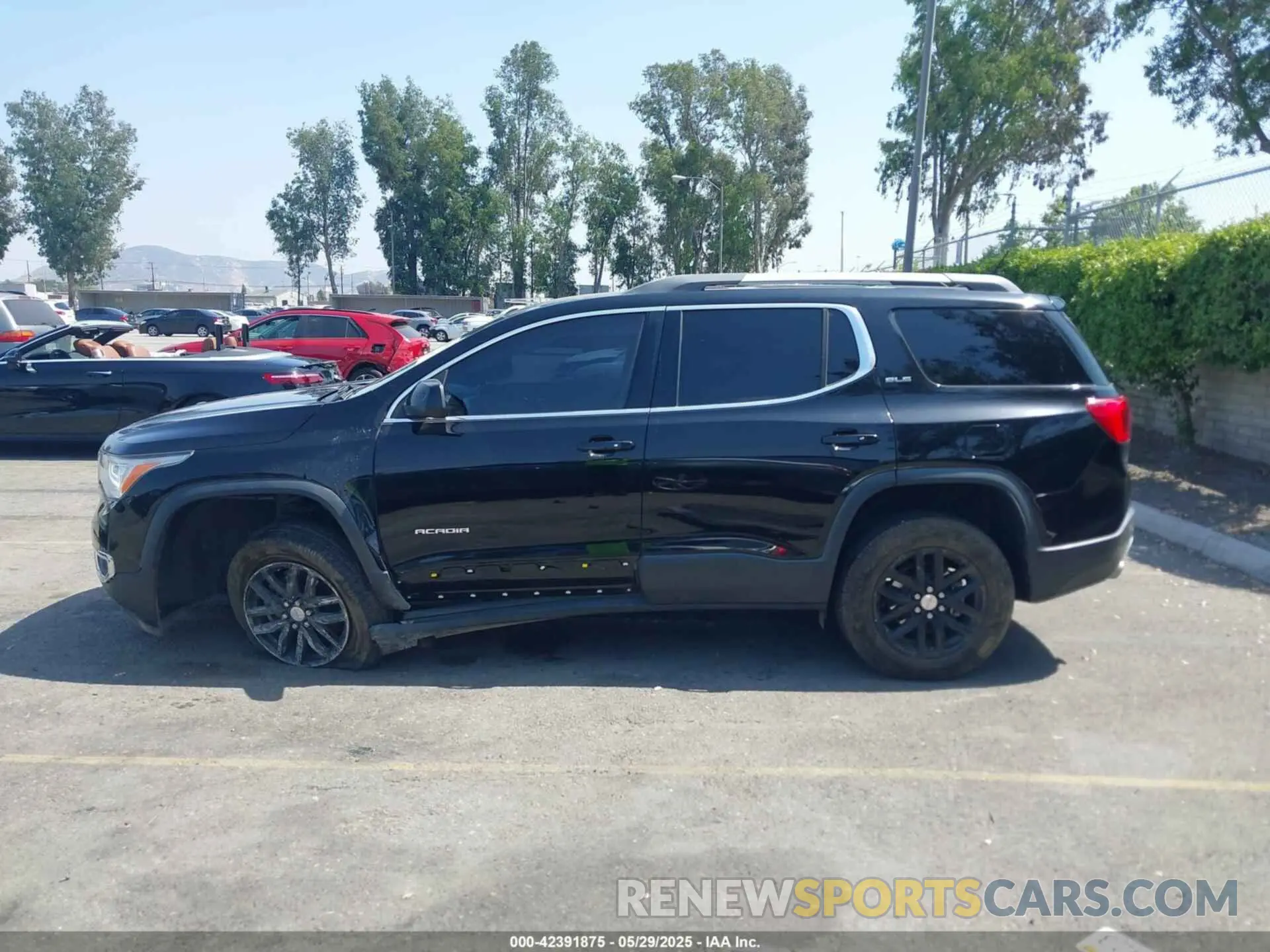 14 Photograph of a damaged car 1GKKNLLS3KZ238890 GMC ACADIA 2019
