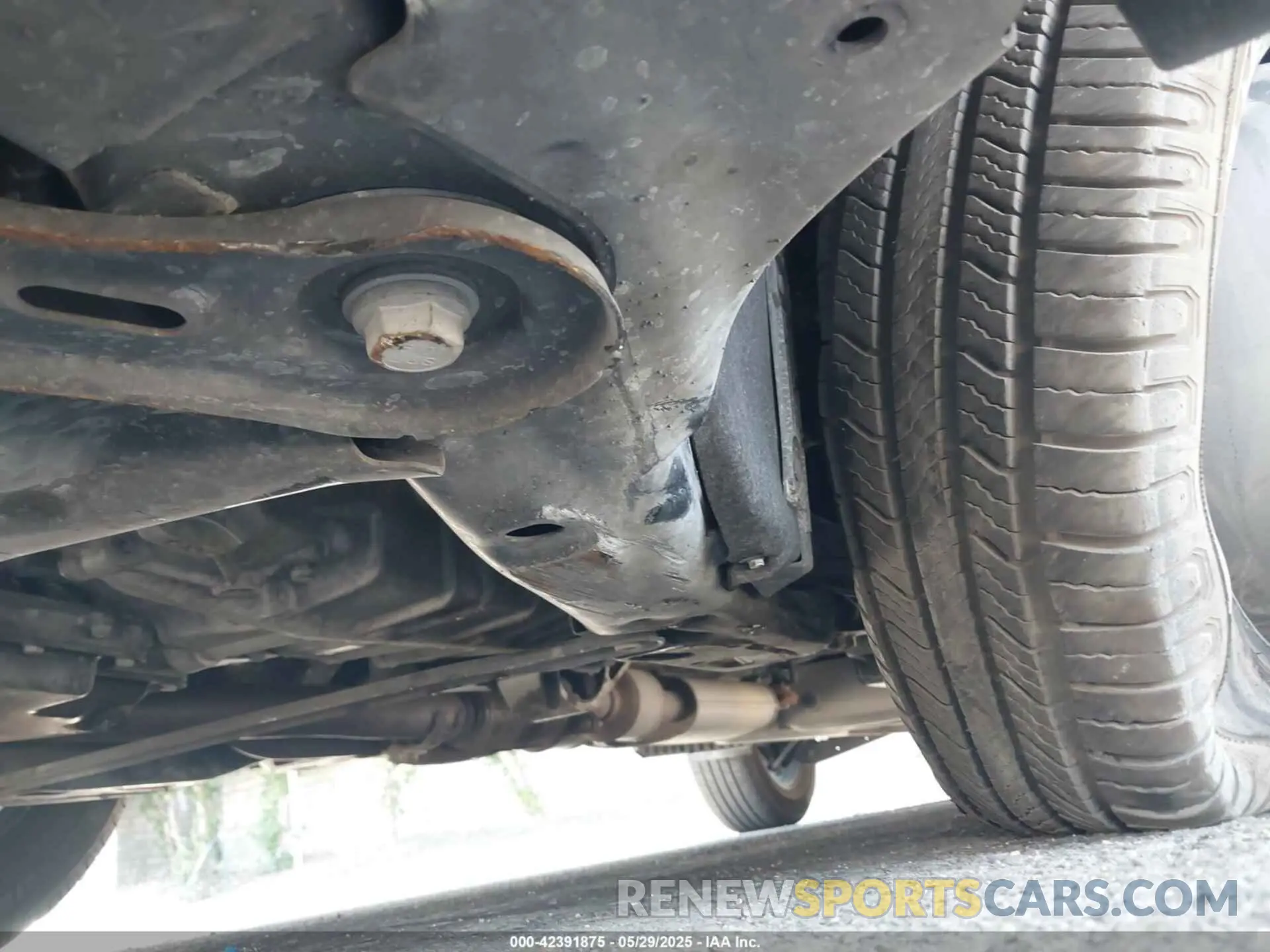 17 Photograph of a damaged car 1GKKNLLS3KZ238890 GMC ACADIA 2019