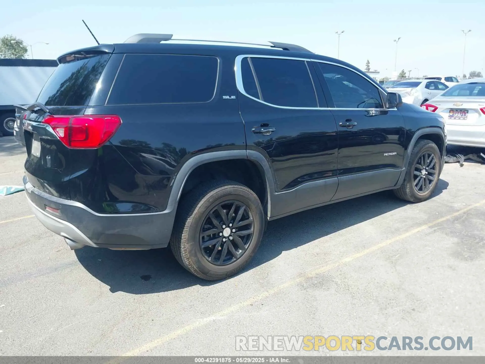 4 Photograph of a damaged car 1GKKNLLS3KZ238890 GMC ACADIA 2019