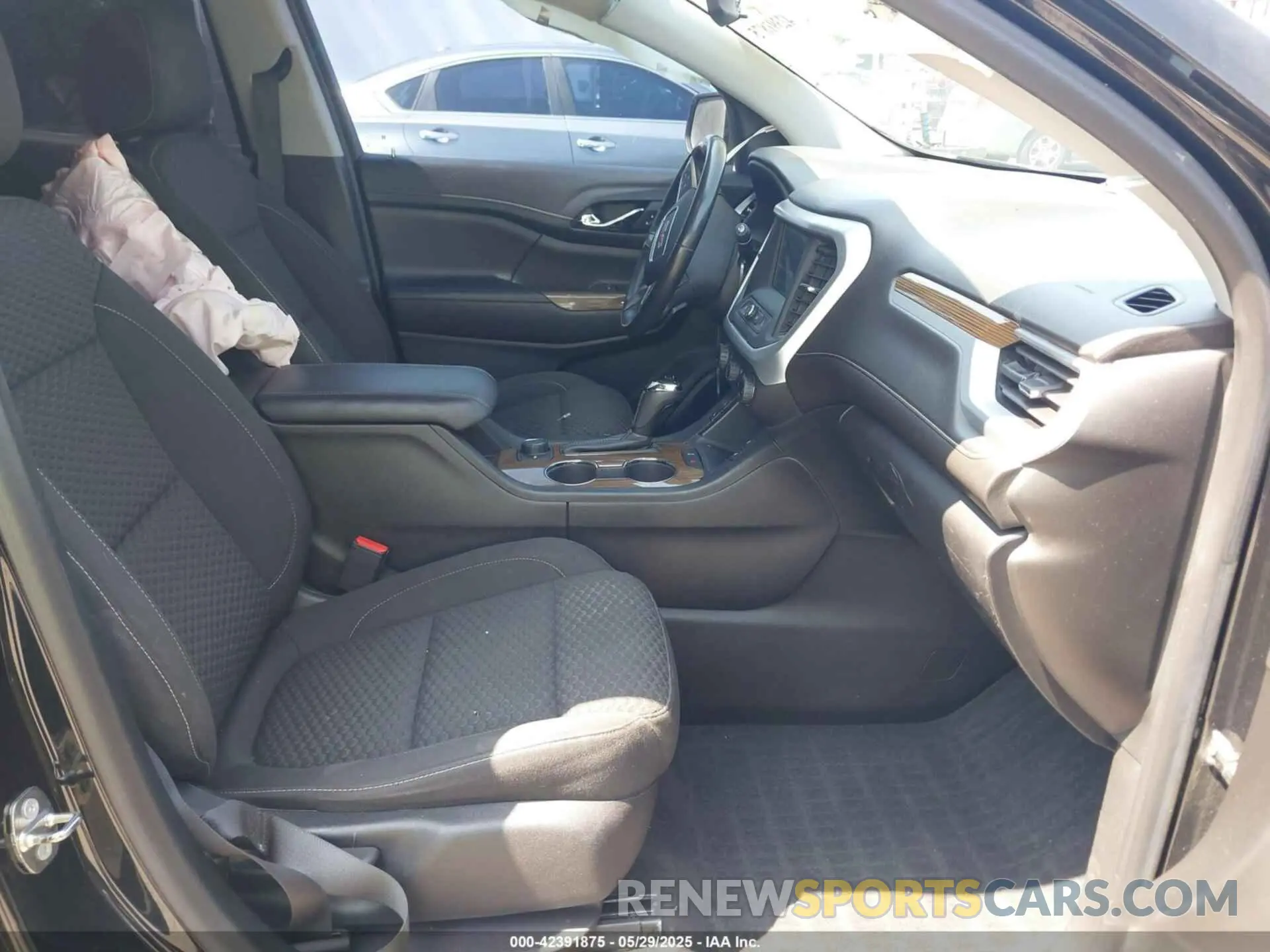 5 Photograph of a damaged car 1GKKNLLS3KZ238890 GMC ACADIA 2019