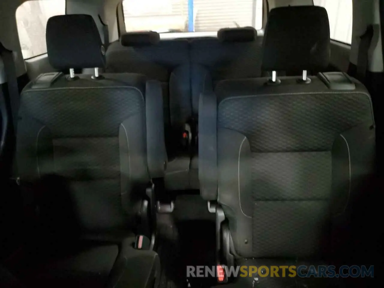 10 Photograph of a damaged car 1GKKNLLS8KZ202273 GMC ACADIA 2019