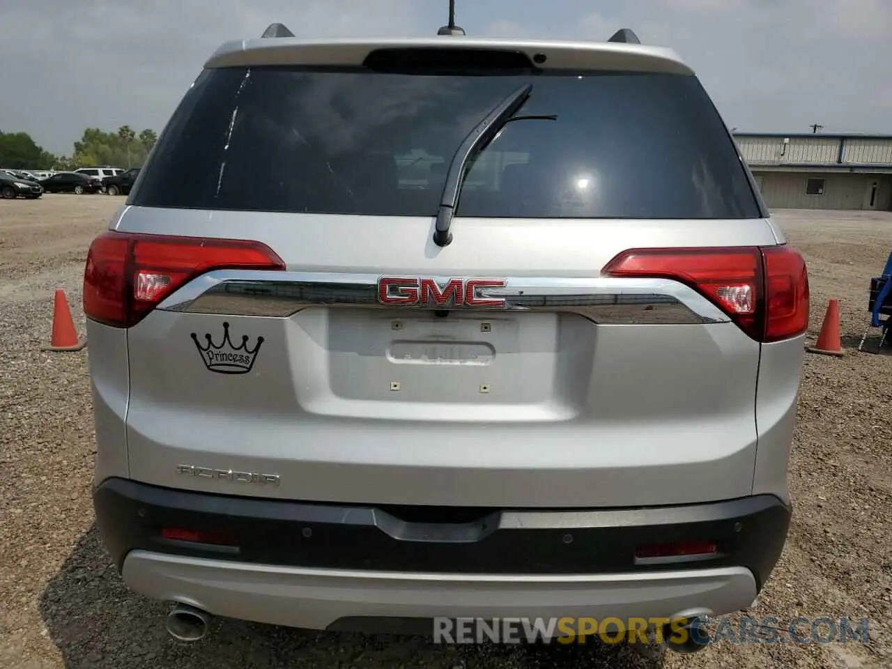 6 Photograph of a damaged car 1GKKNLLS9KZ208468 GMC ACADIA 2019
