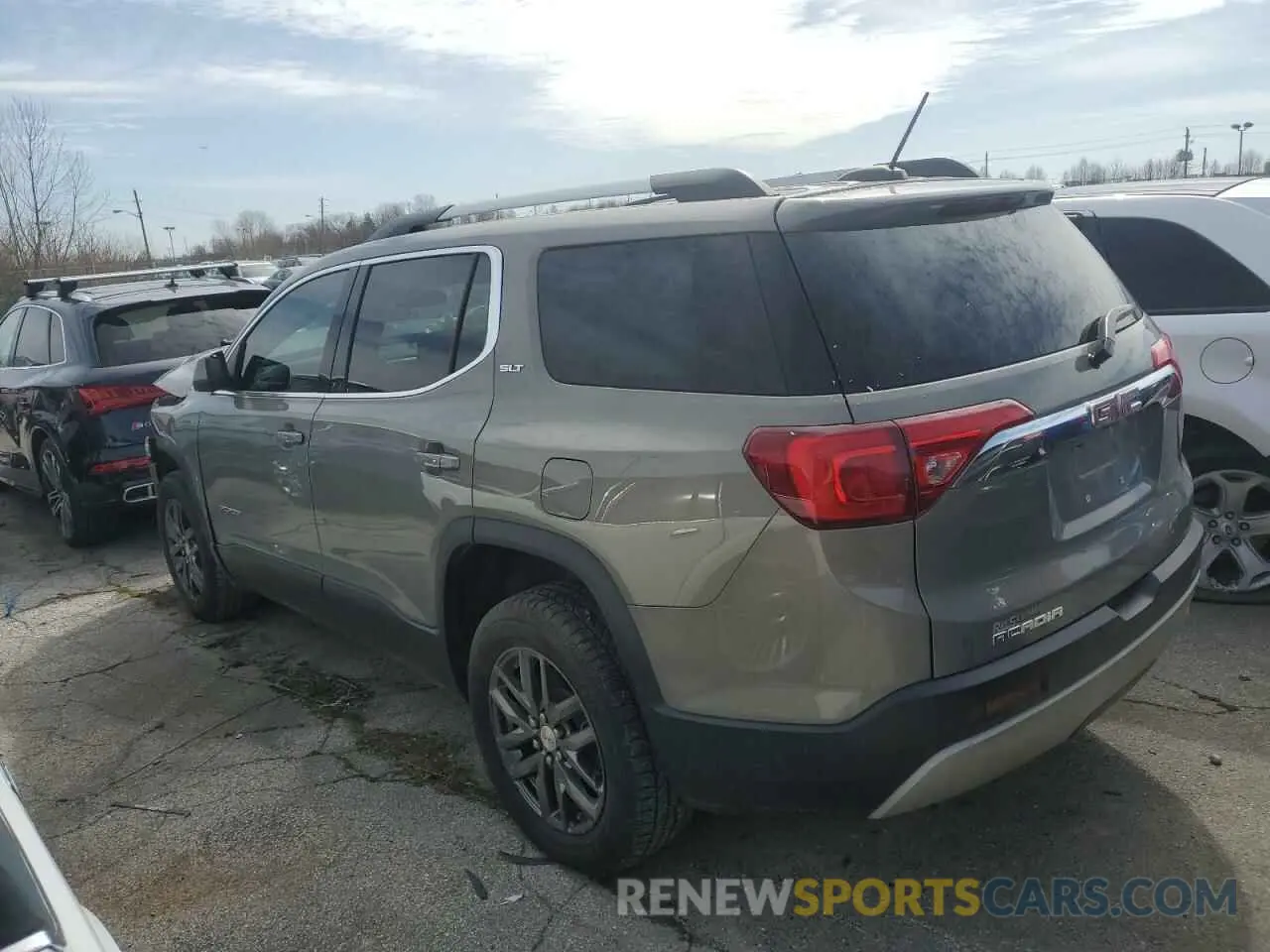 2 Photograph of a damaged car 1GKKNMLA8KZ109301 GMC ACADIA 2019