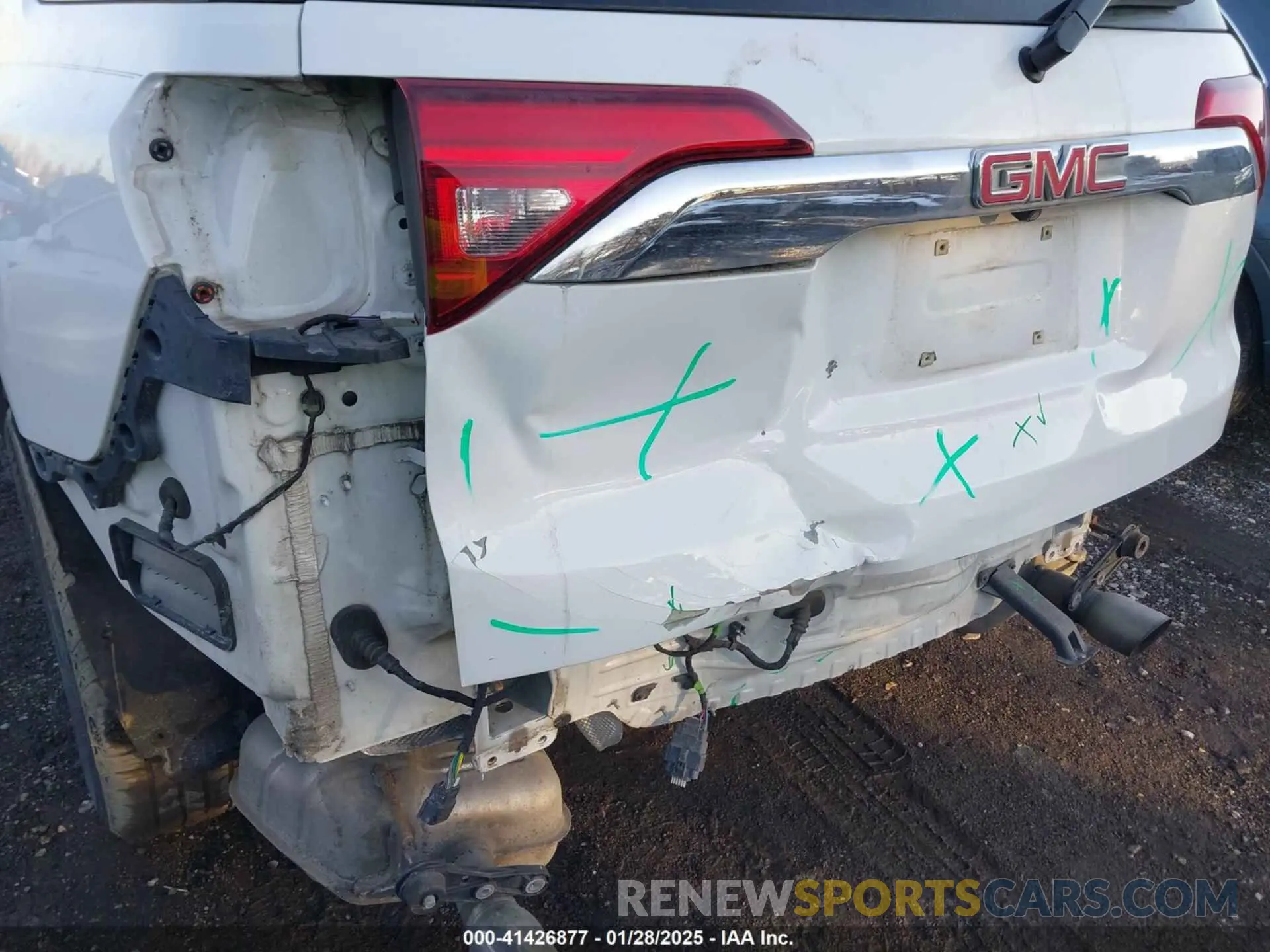 19 Photograph of a damaged car 1GKKNMLS0KZ125632 GMC ACADIA 2019