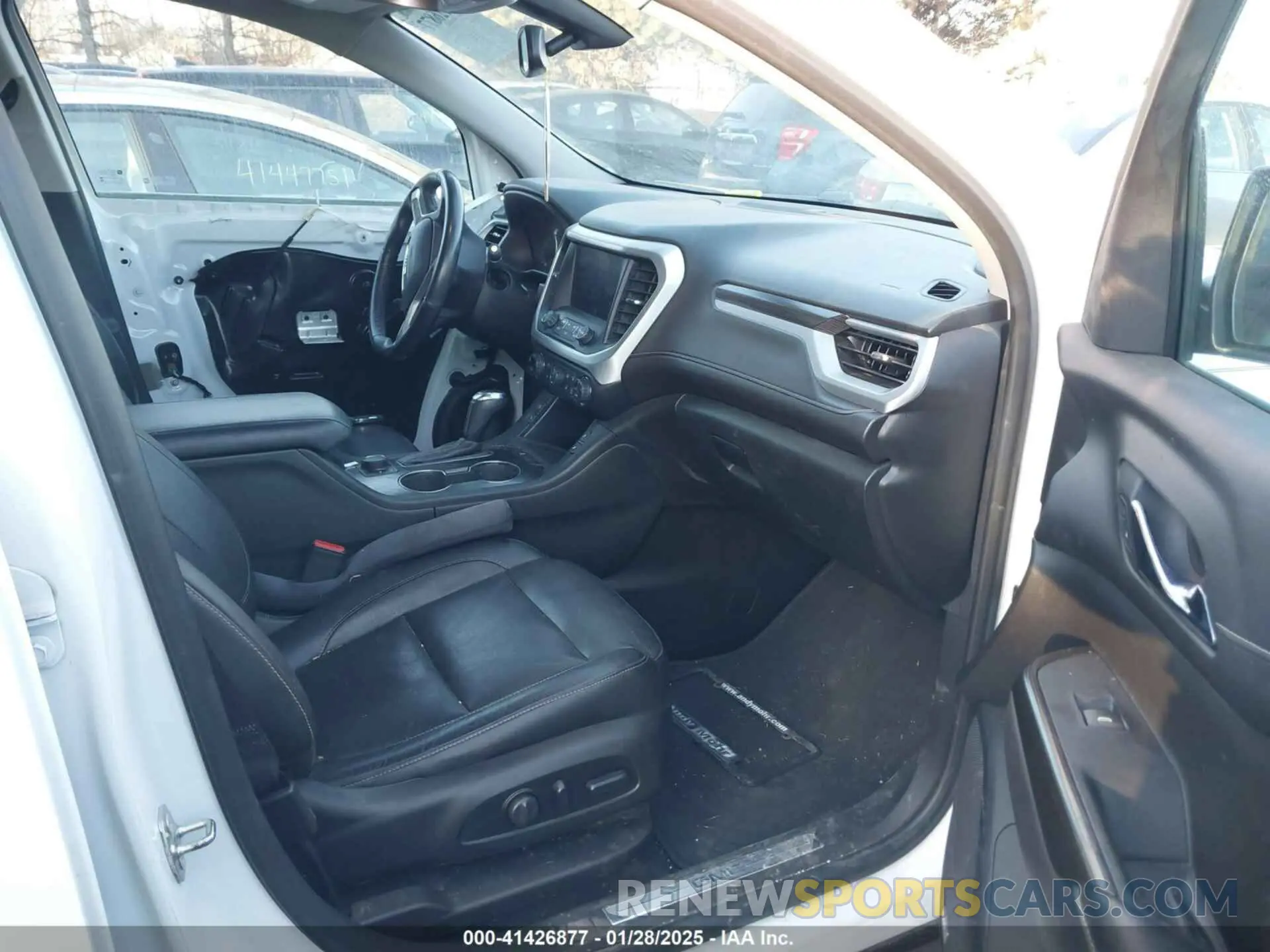 5 Photograph of a damaged car 1GKKNMLS0KZ125632 GMC ACADIA 2019