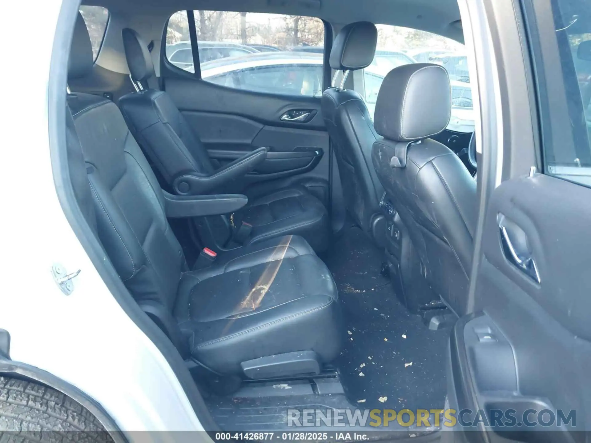 8 Photograph of a damaged car 1GKKNMLS0KZ125632 GMC ACADIA 2019