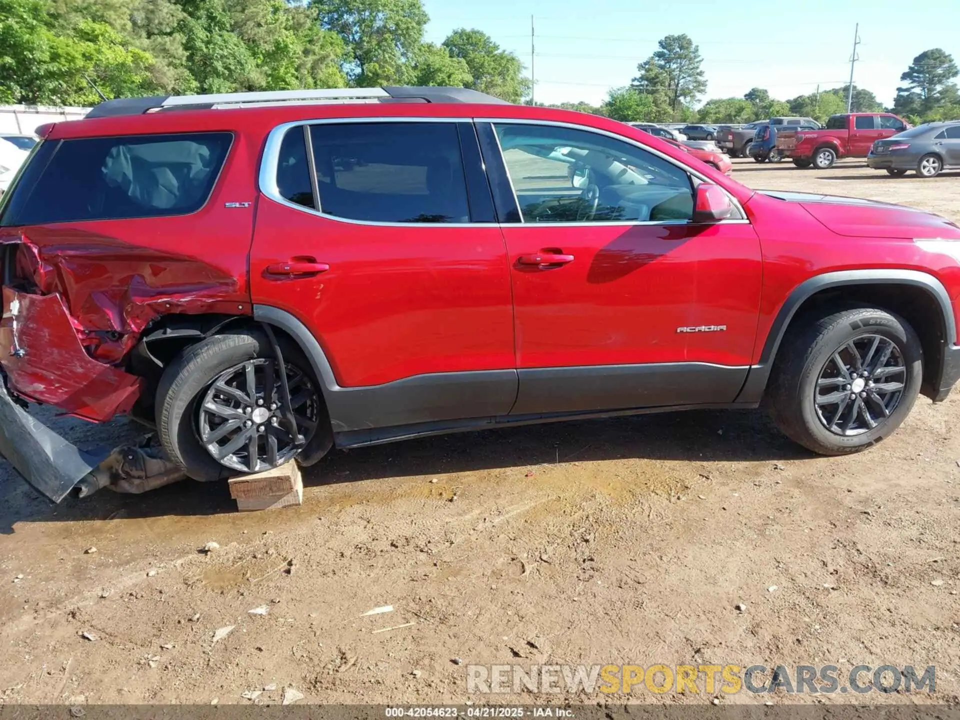 13 Photograph of a damaged car 1GKKNMLS0KZ140728 GMC ACADIA 2019
