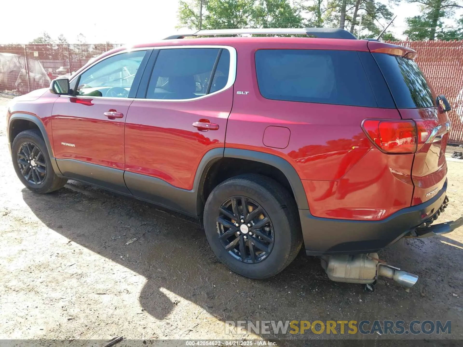 3 Photograph of a damaged car 1GKKNMLS0KZ140728 GMC ACADIA 2019