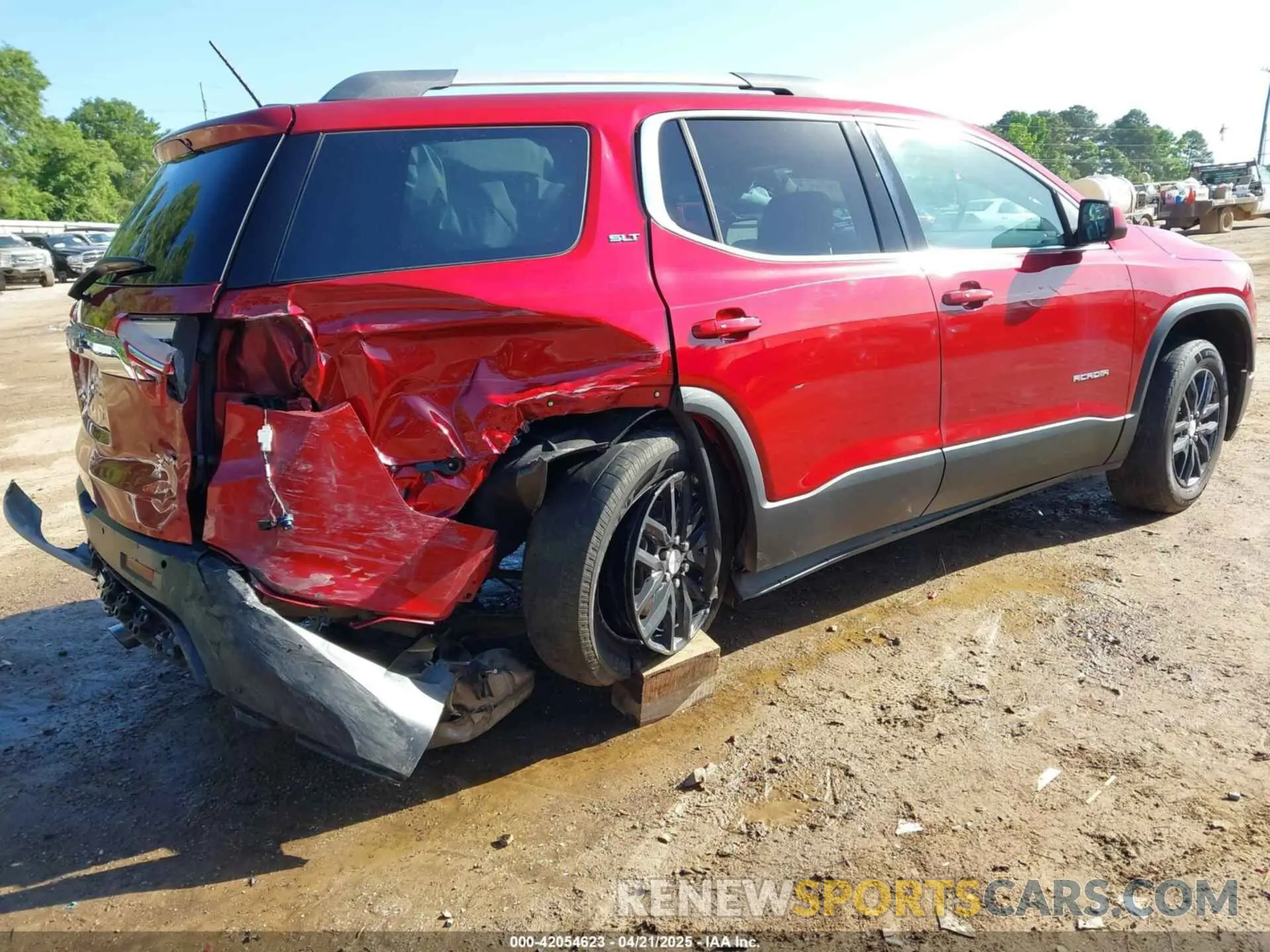 4 Photograph of a damaged car 1GKKNMLS0KZ140728 GMC ACADIA 2019