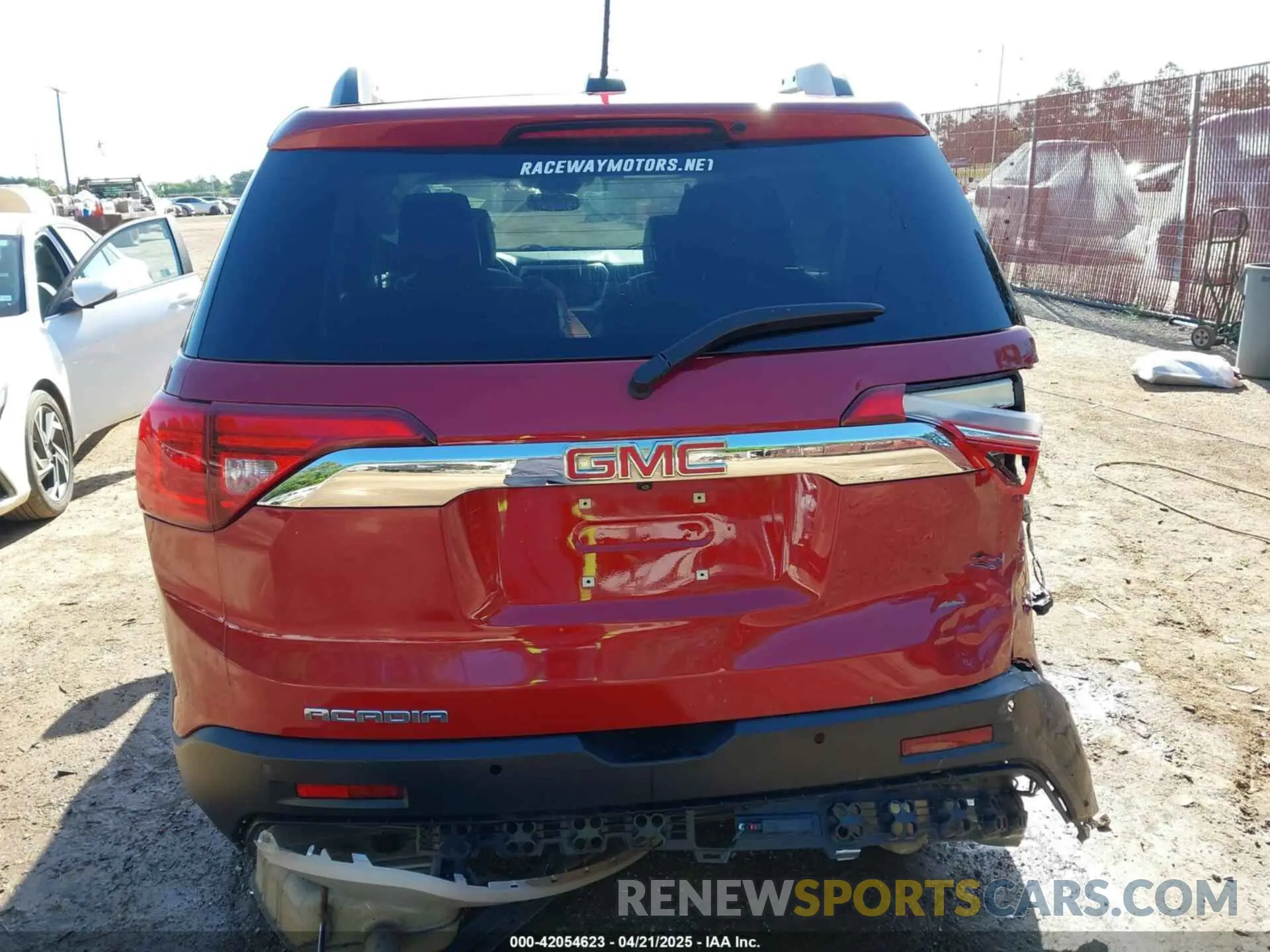 6 Photograph of a damaged car 1GKKNMLS0KZ140728 GMC ACADIA 2019
