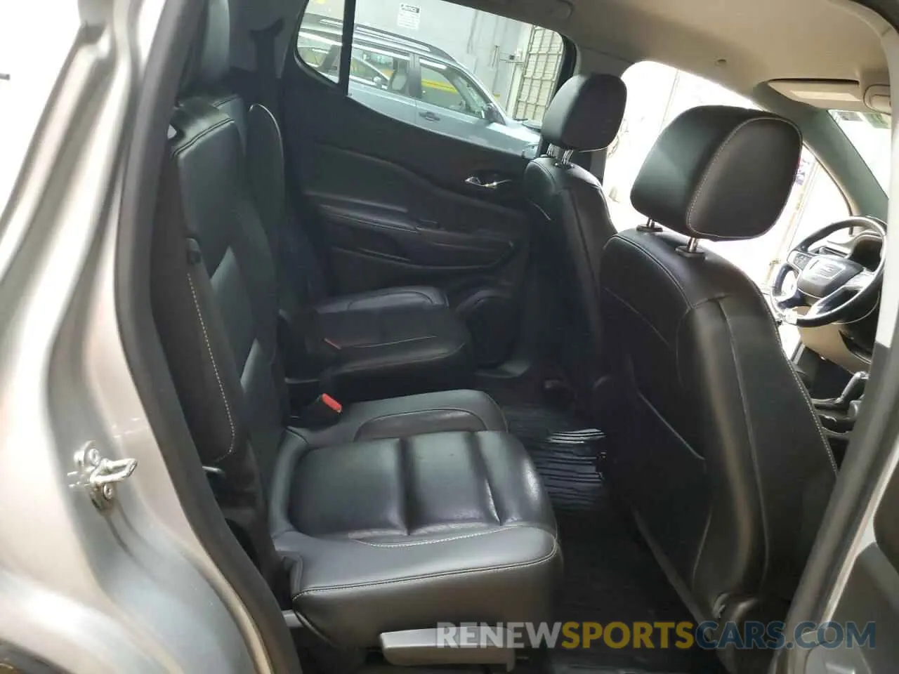 11 Photograph of a damaged car 1GKKNMLS0KZ140809 GMC ACADIA 2019